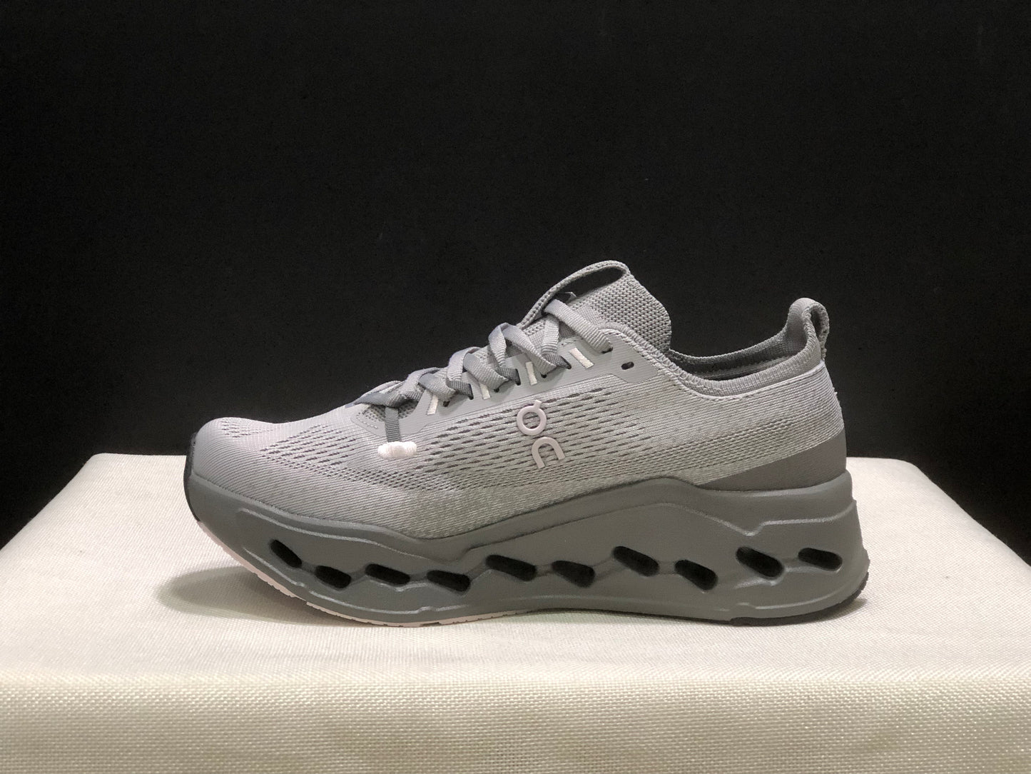 Tênis On Running Cloudsurfer Max