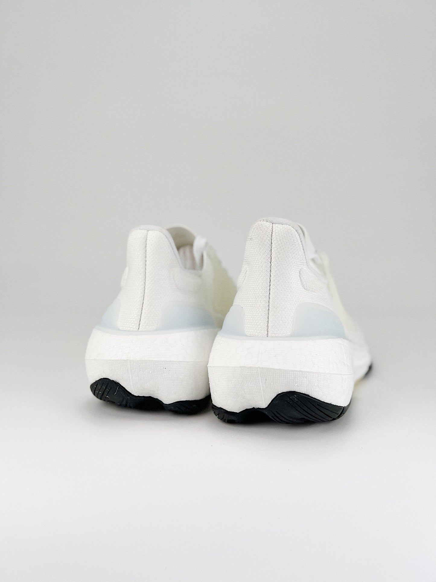 Tênis Adidas UltraBoost Light 23