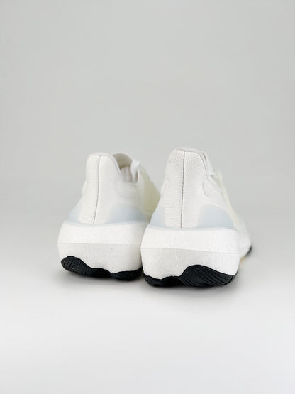 Tênis Adidas UltraBoost Light 23