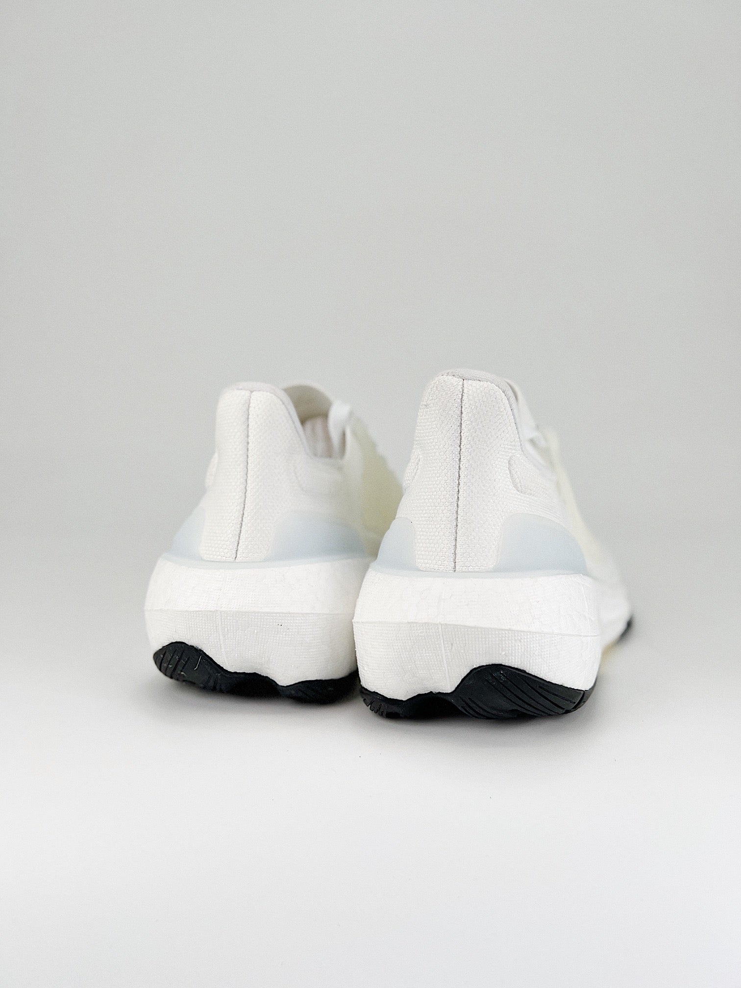 Tênis Adidas UltraBoost Light 23