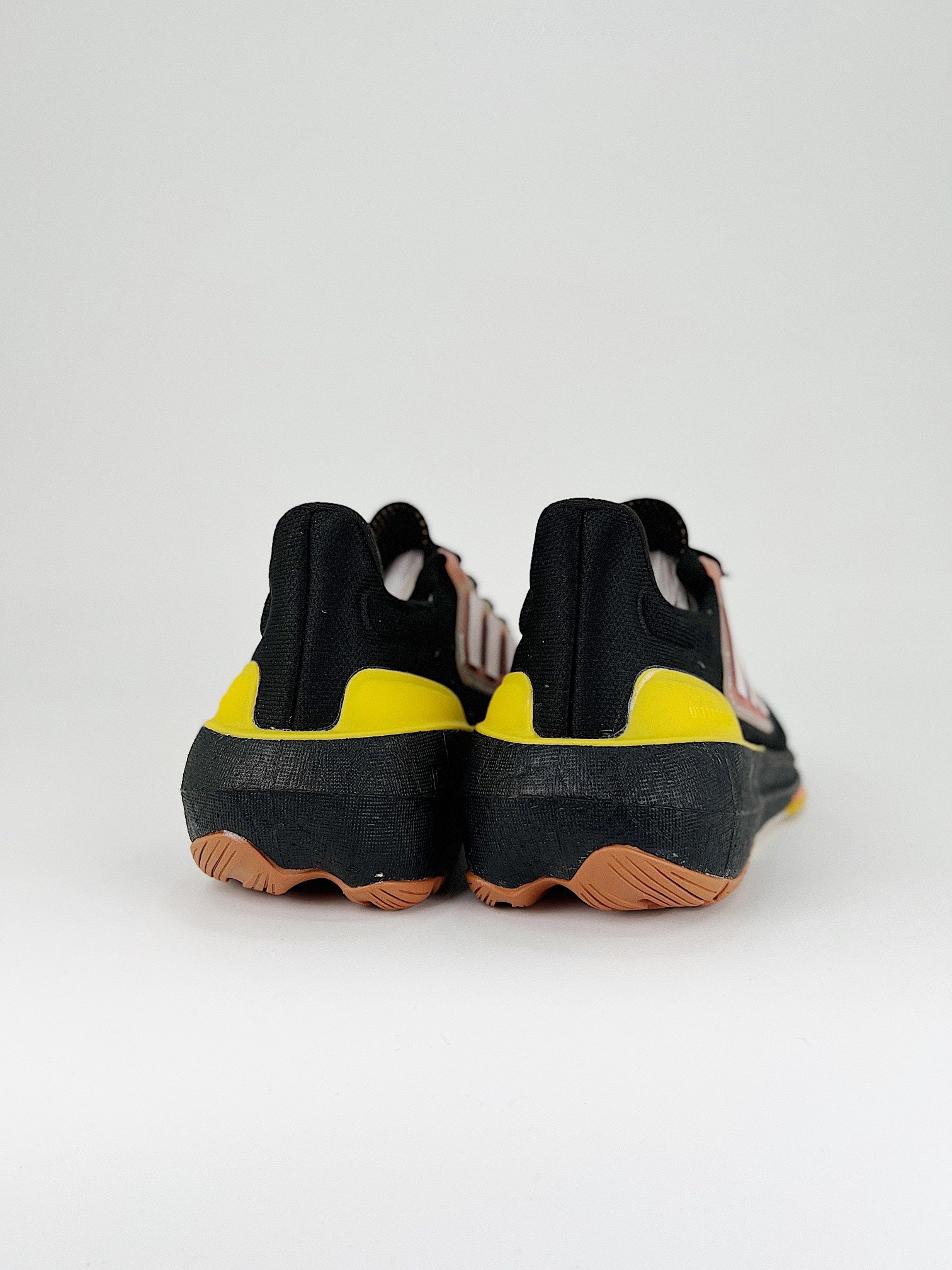 Tênis Adidas UltraBoost Light 23