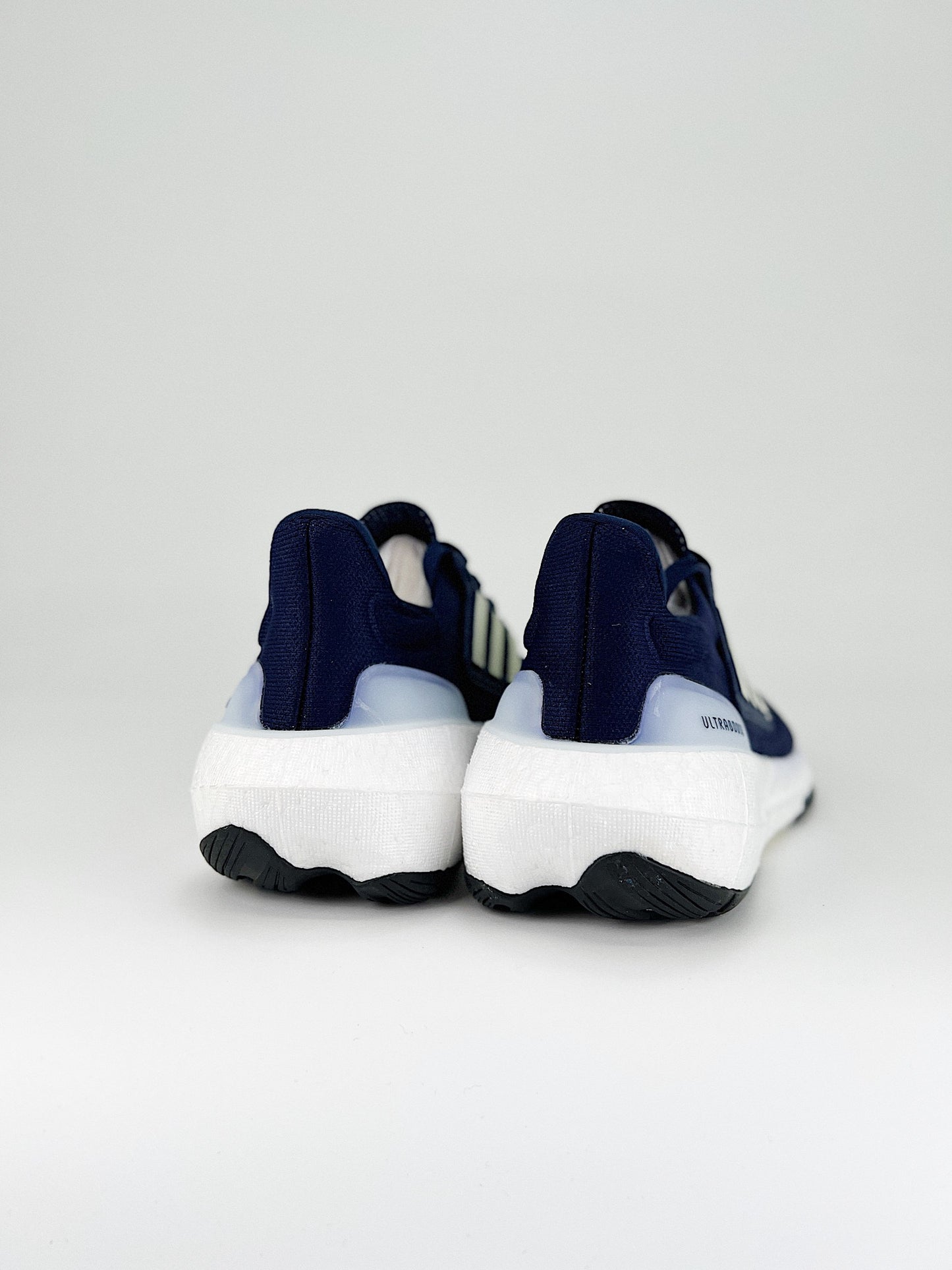 Tênis Adidas UltraBoost Light 23