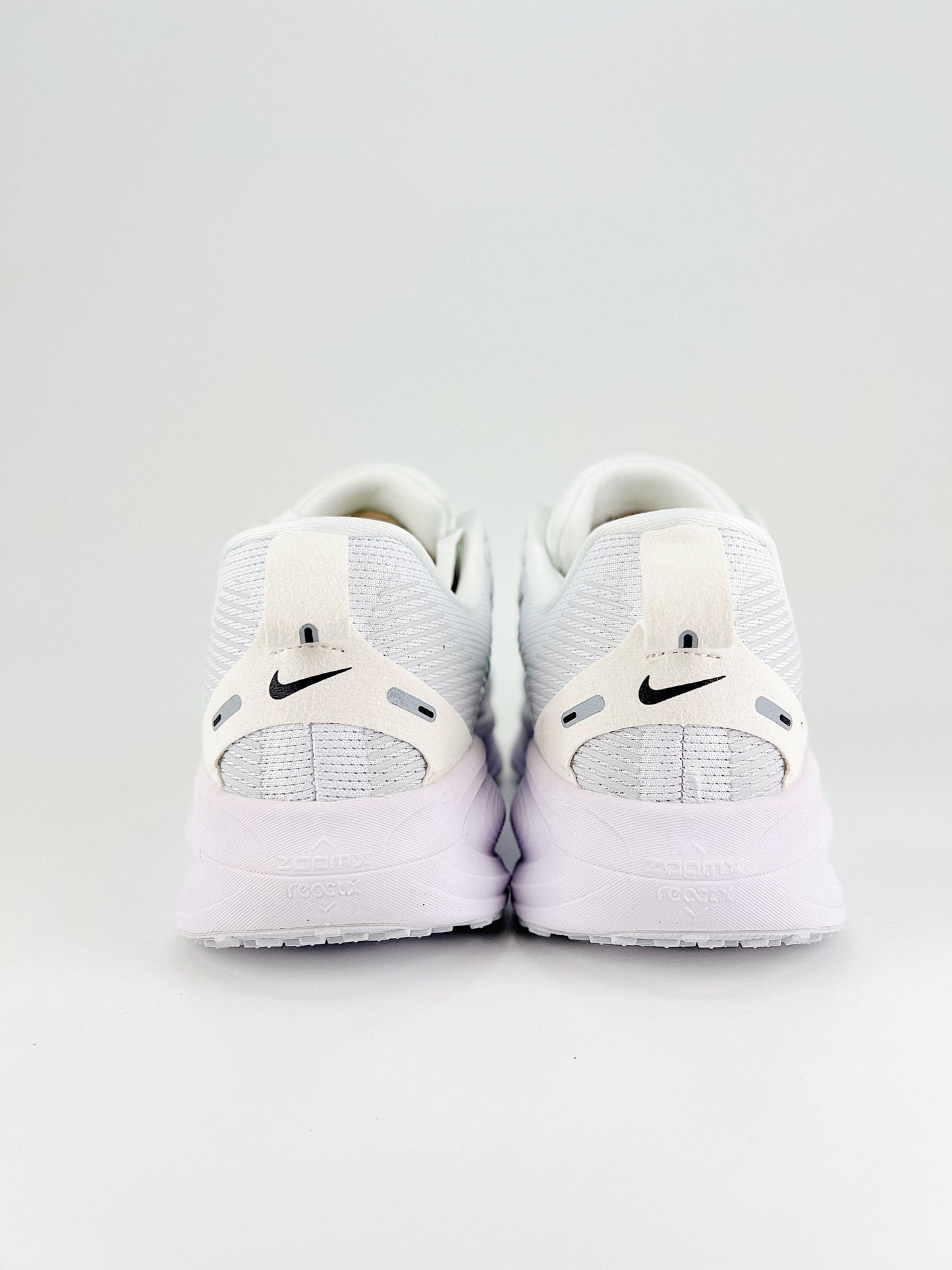 Tênis Nike Vomero 18