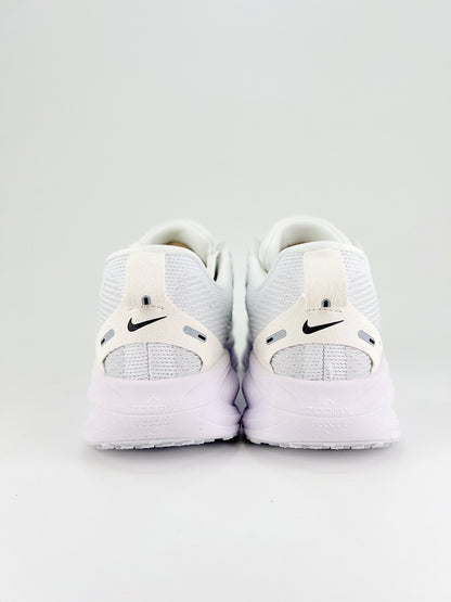 Tênis Nike Vomero 18