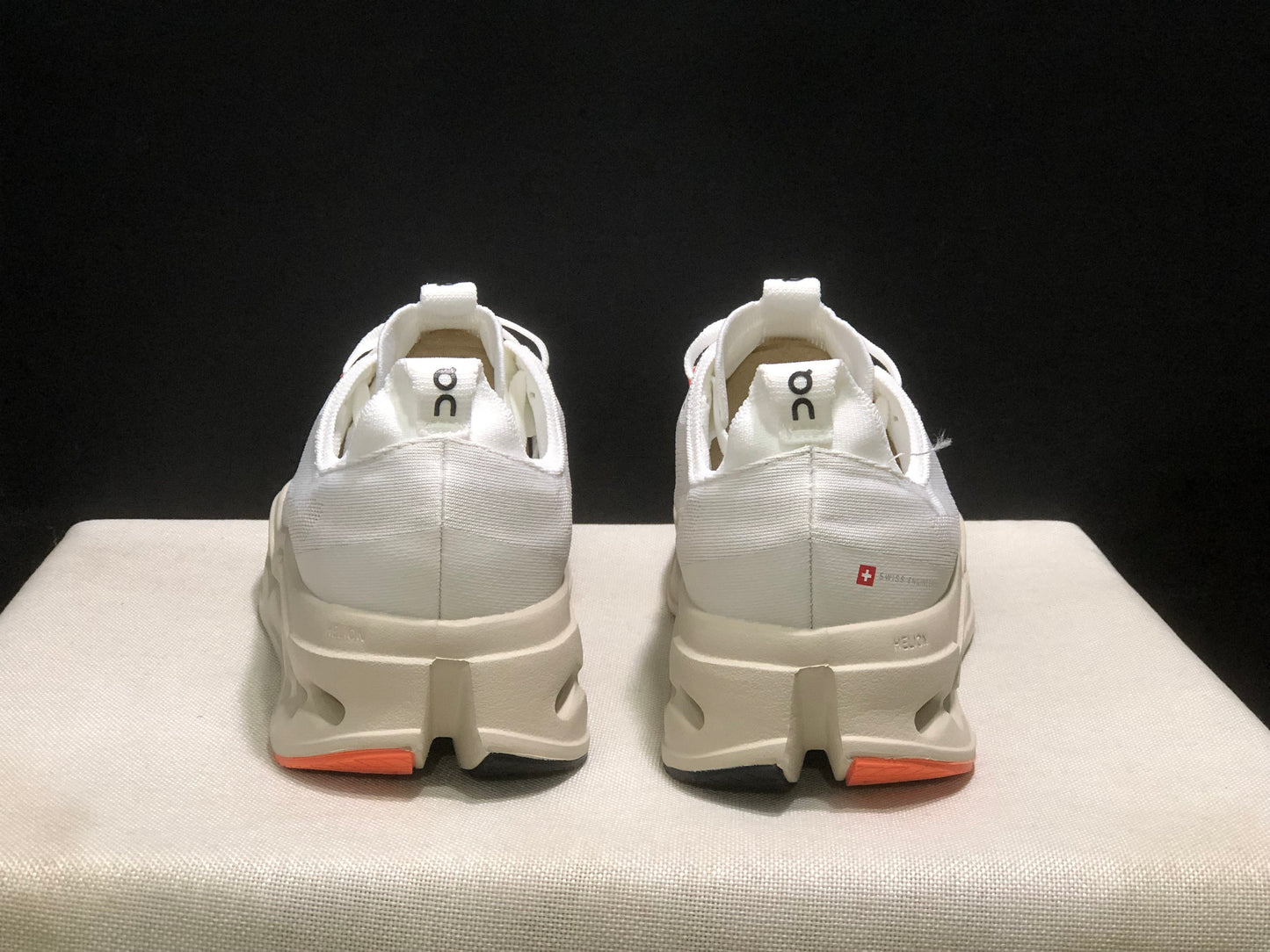 Tênis On Running Cloudsurfer Max