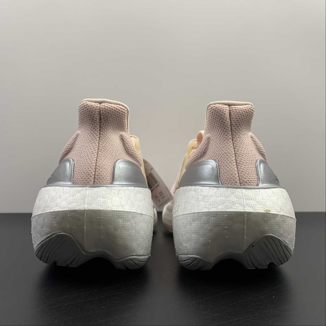 Tênis Adidas UltraBoost Light 23