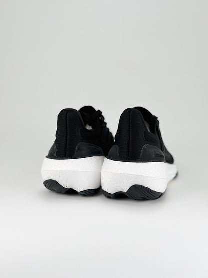 Tênis Adidas UltraBoost Light 23