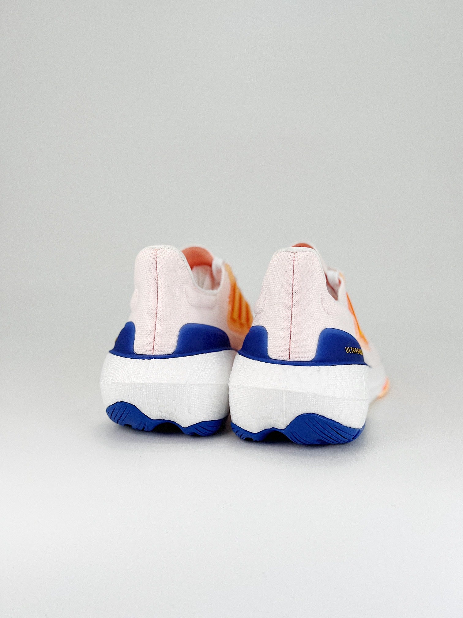 Tênis Adidas UltraBoost Light 23