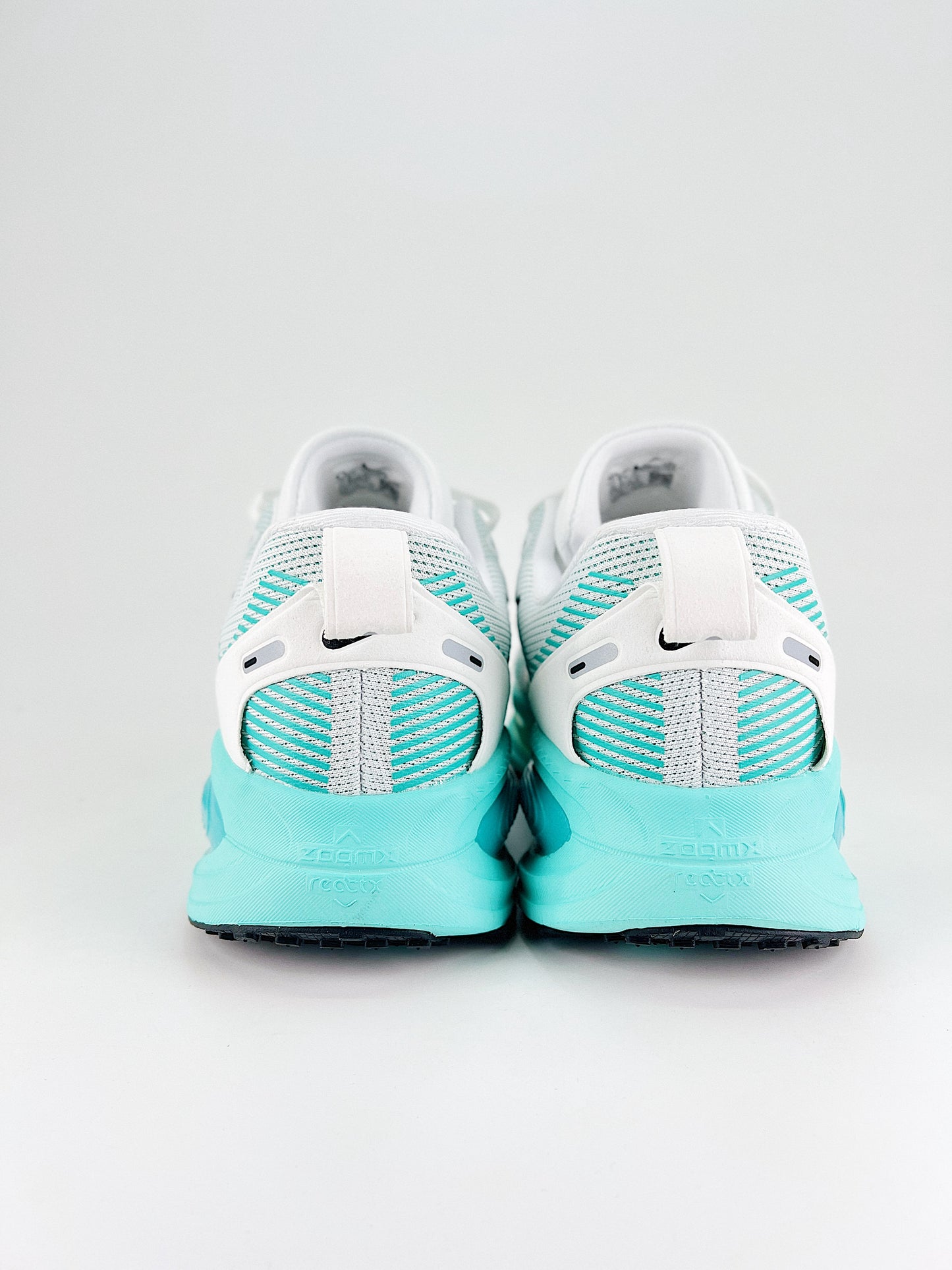 Tênis Nike Vomero 18