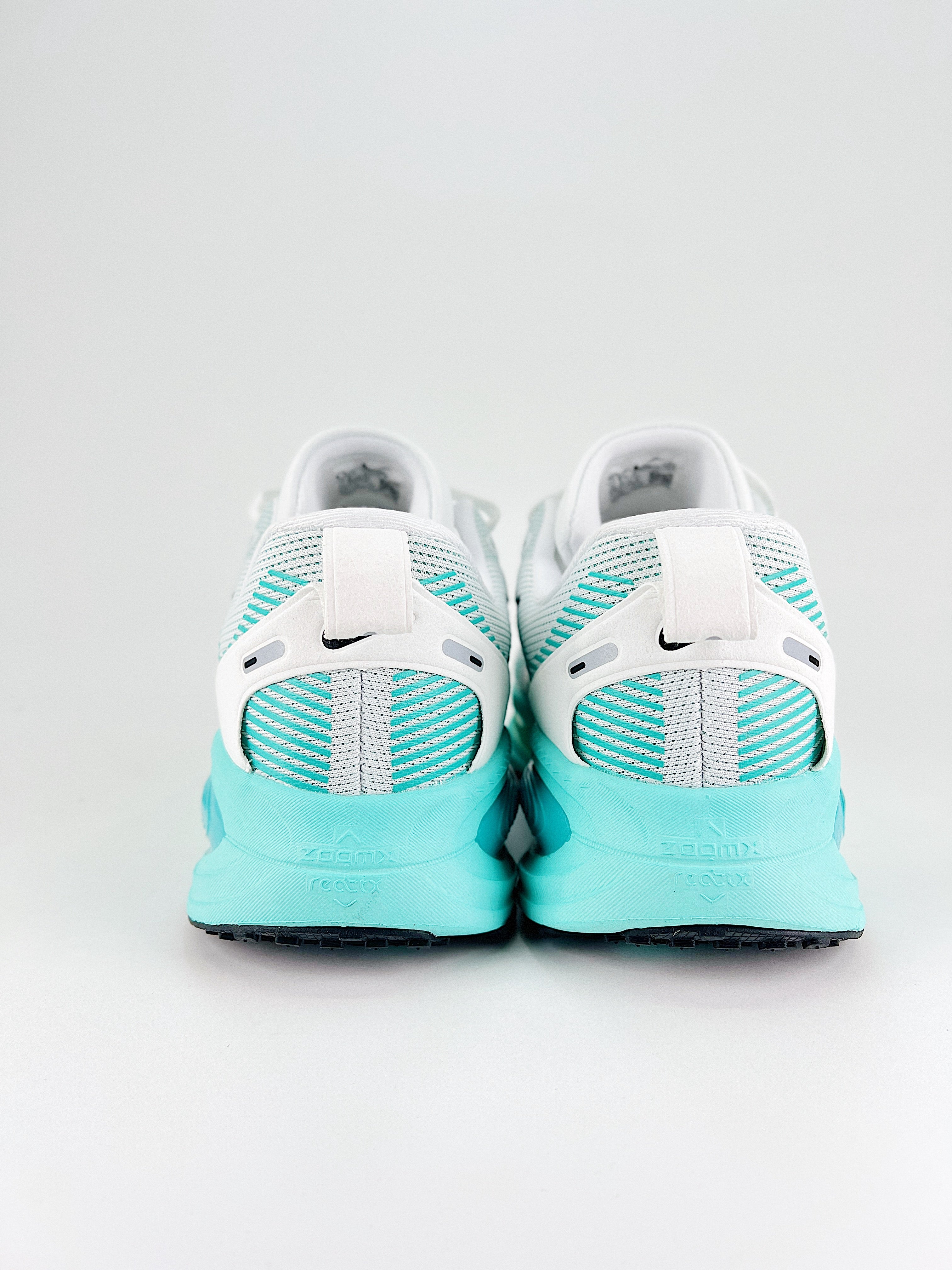 Tênis Nike Vomero 18