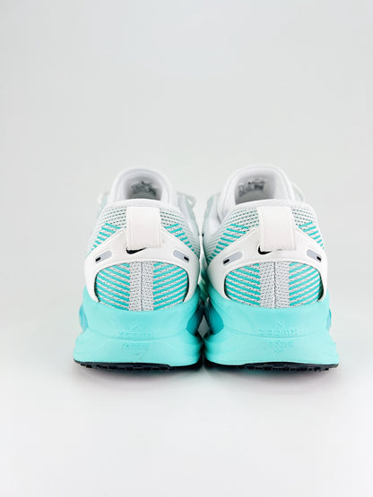 Tênis Nike Vomero 18