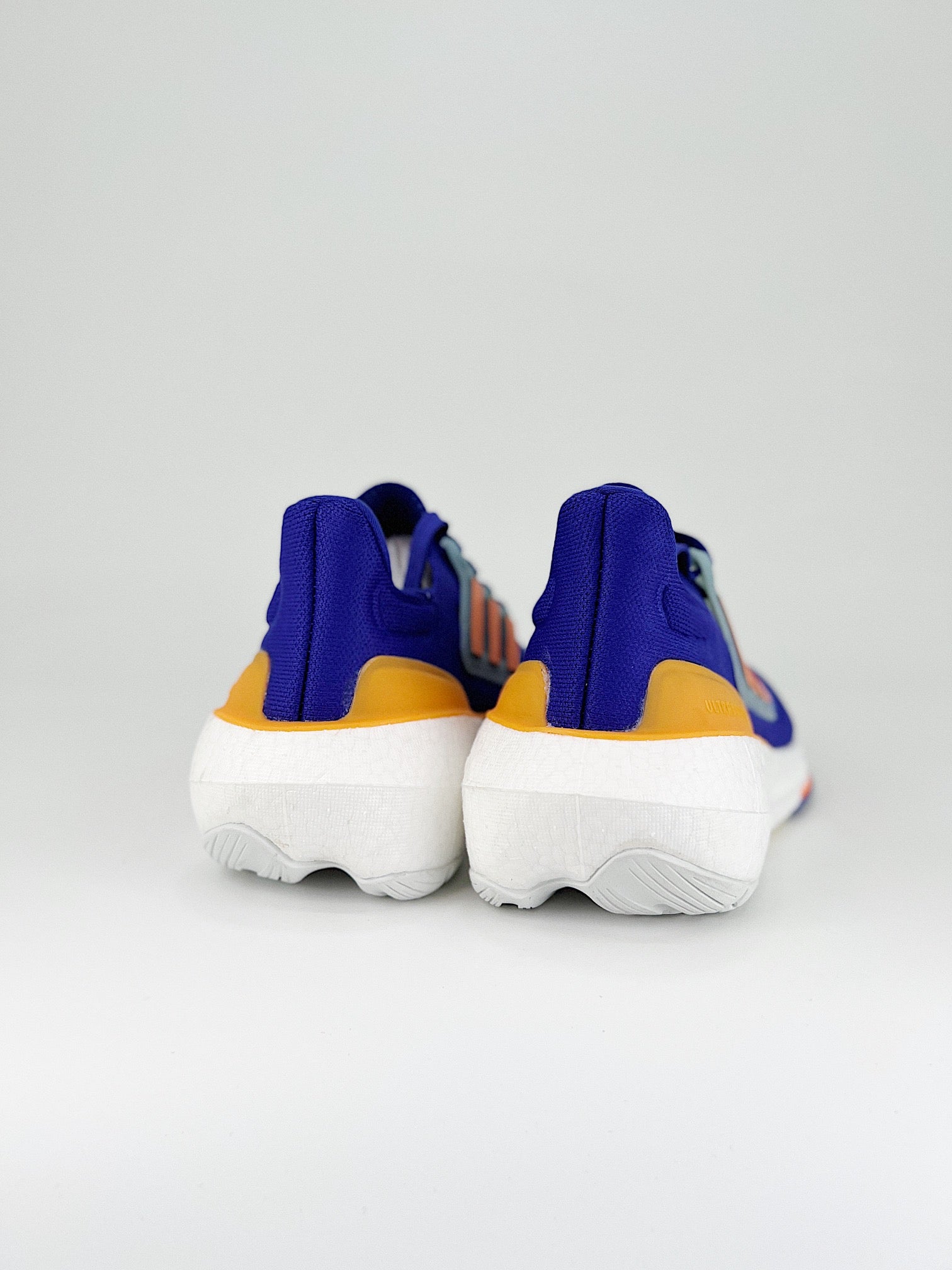 Tênis Adidas UltraBoost Light 23