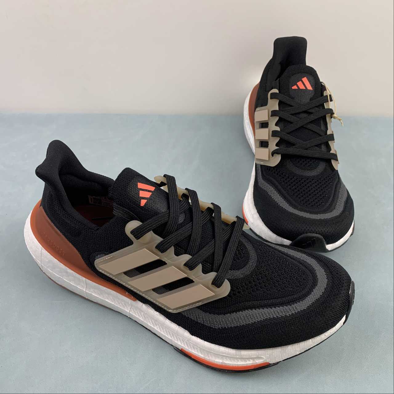 Tênis Adidas UltraBoost Light 23