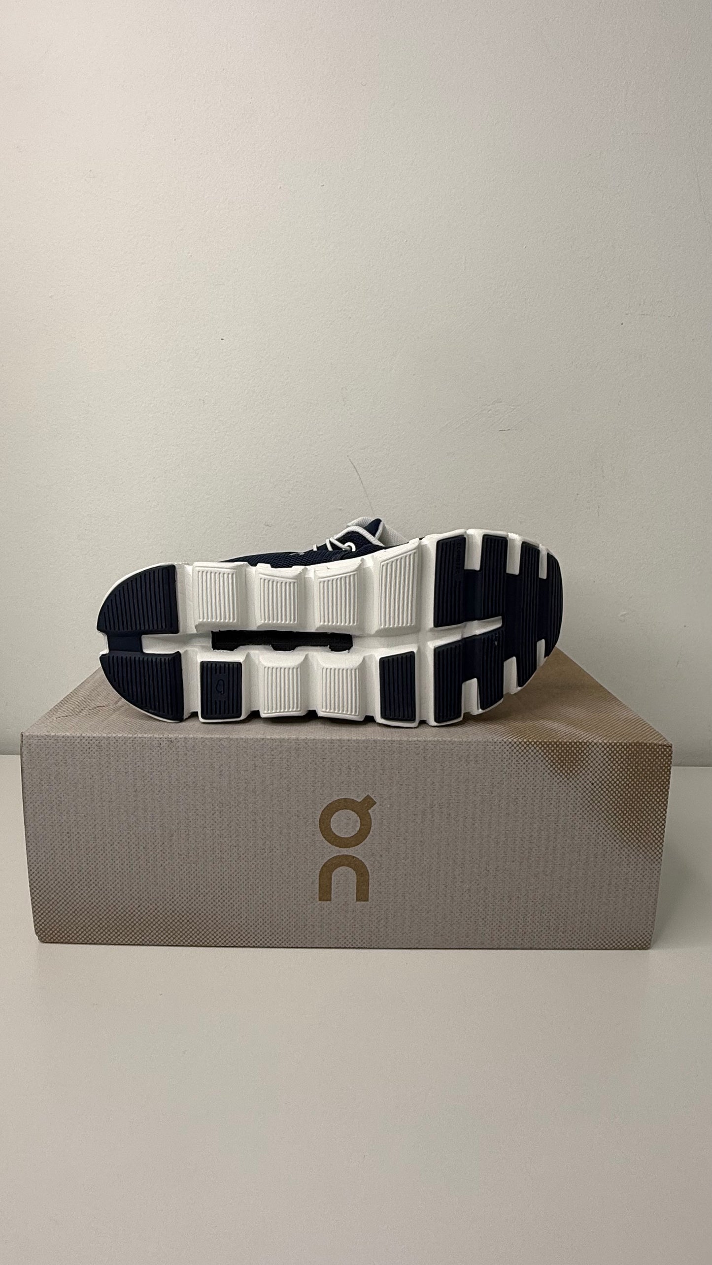 Tênis On Running Cloud 6 - PRONTA ENTREGA