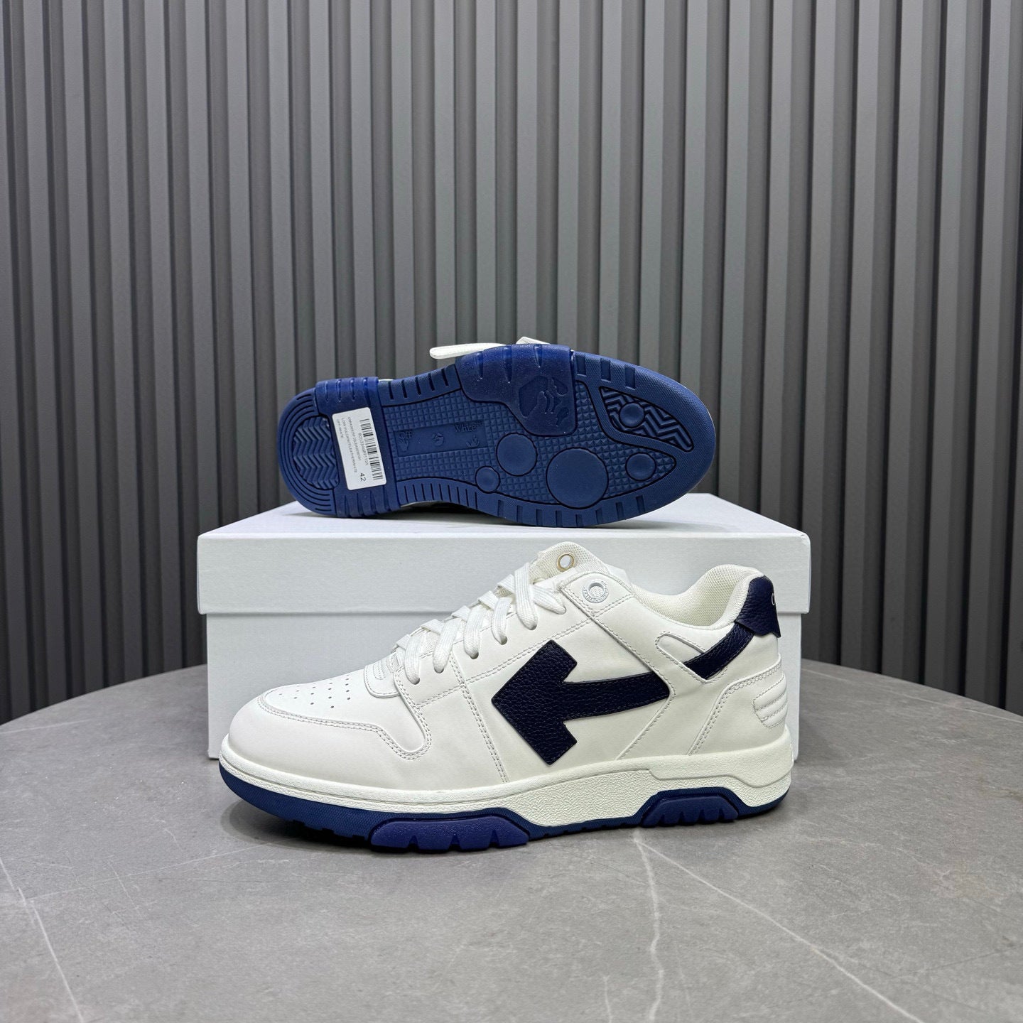 Tênis Off-White Out of Office de Couro