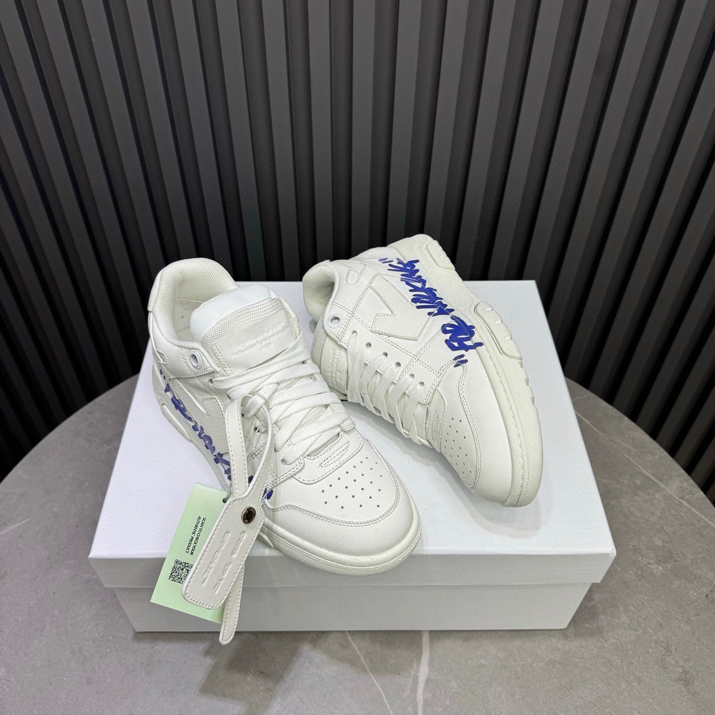 Tênis Off-White Out of Office For Walking