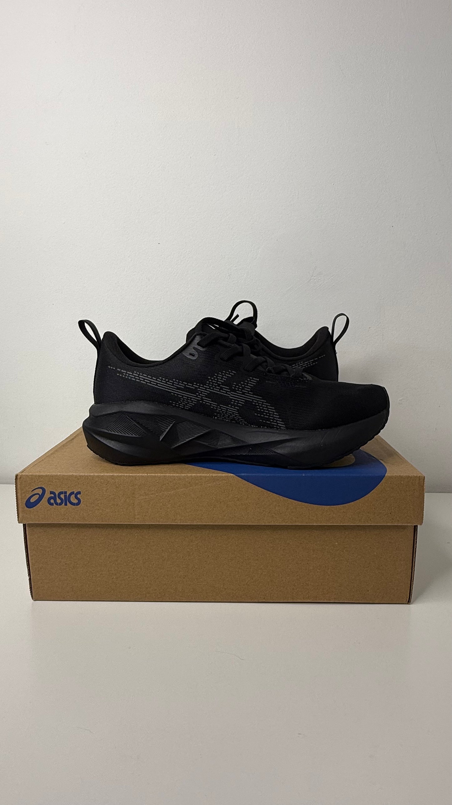 Tênis Asics Novablast 5 - PRONTA ENTREGA