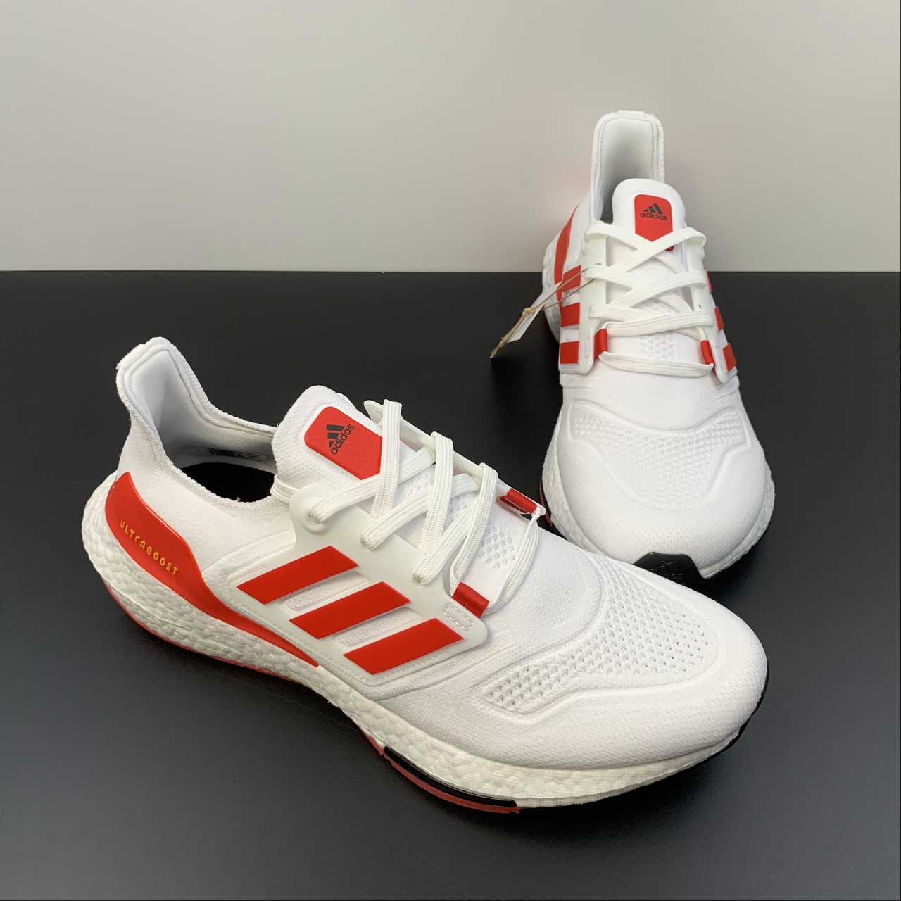 Tênis Adidas UltraBoost 22