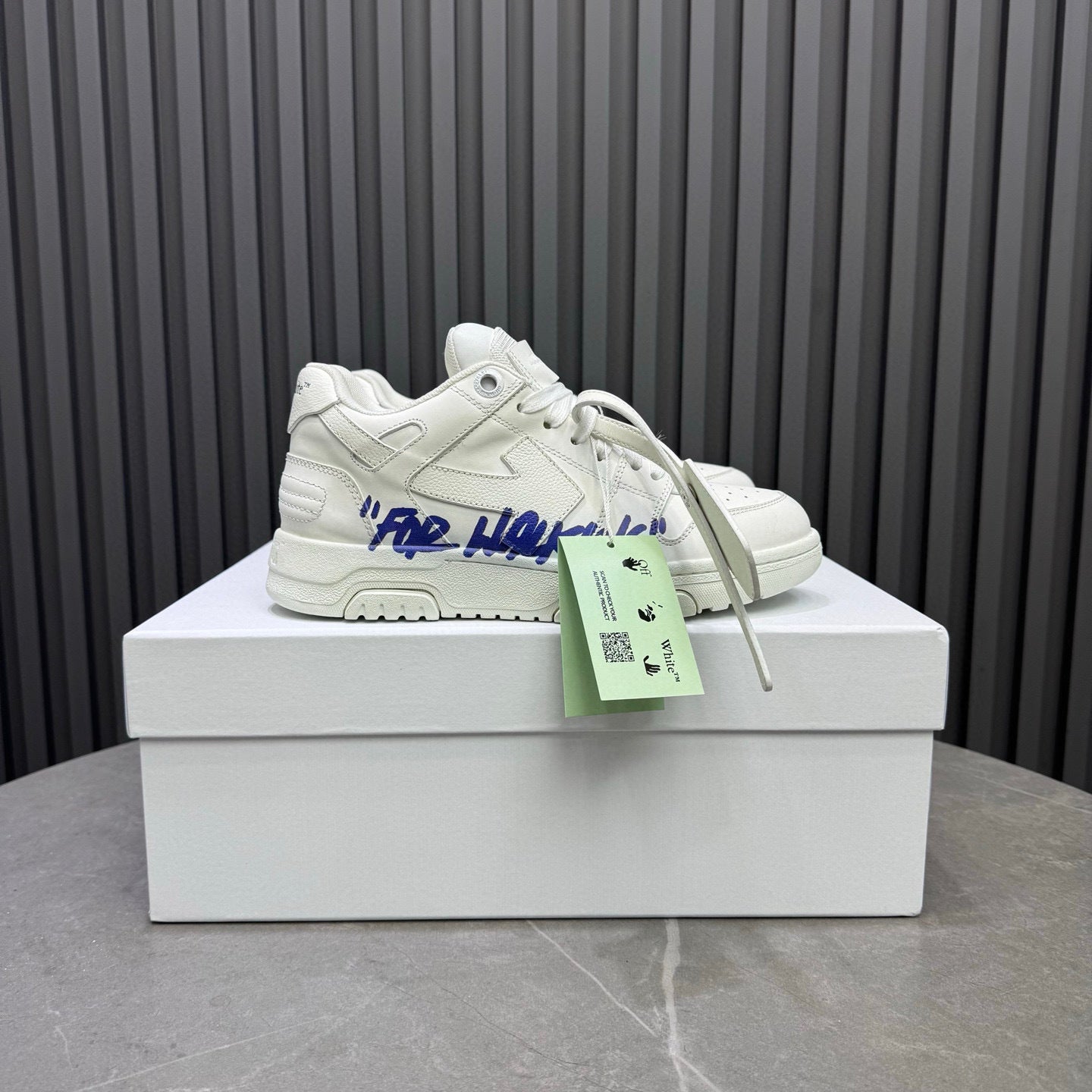 Tênis Off-White Out of Office For Walking