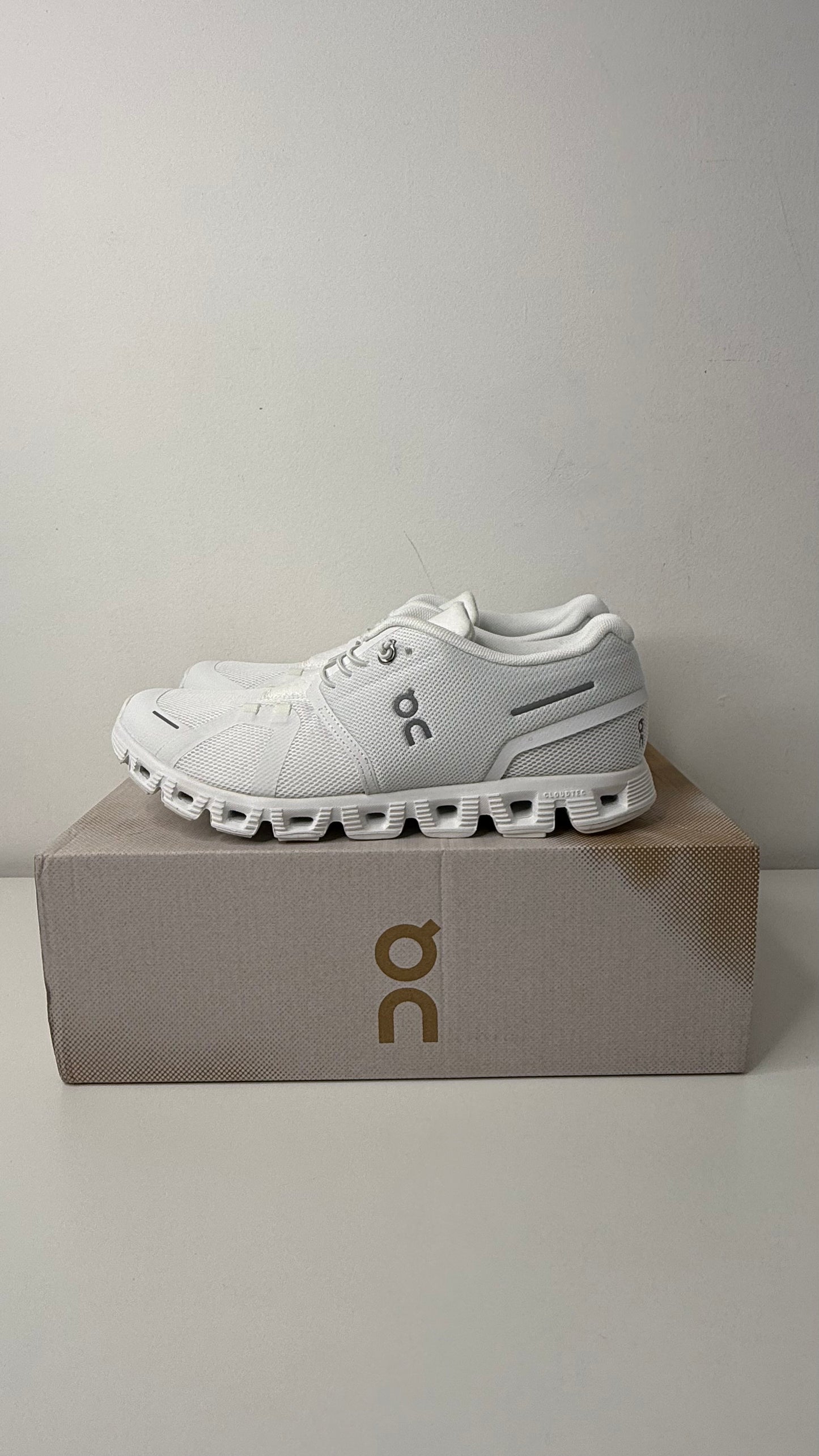 Tênis On Running Cloud 5 - PRONTA ENTREGA