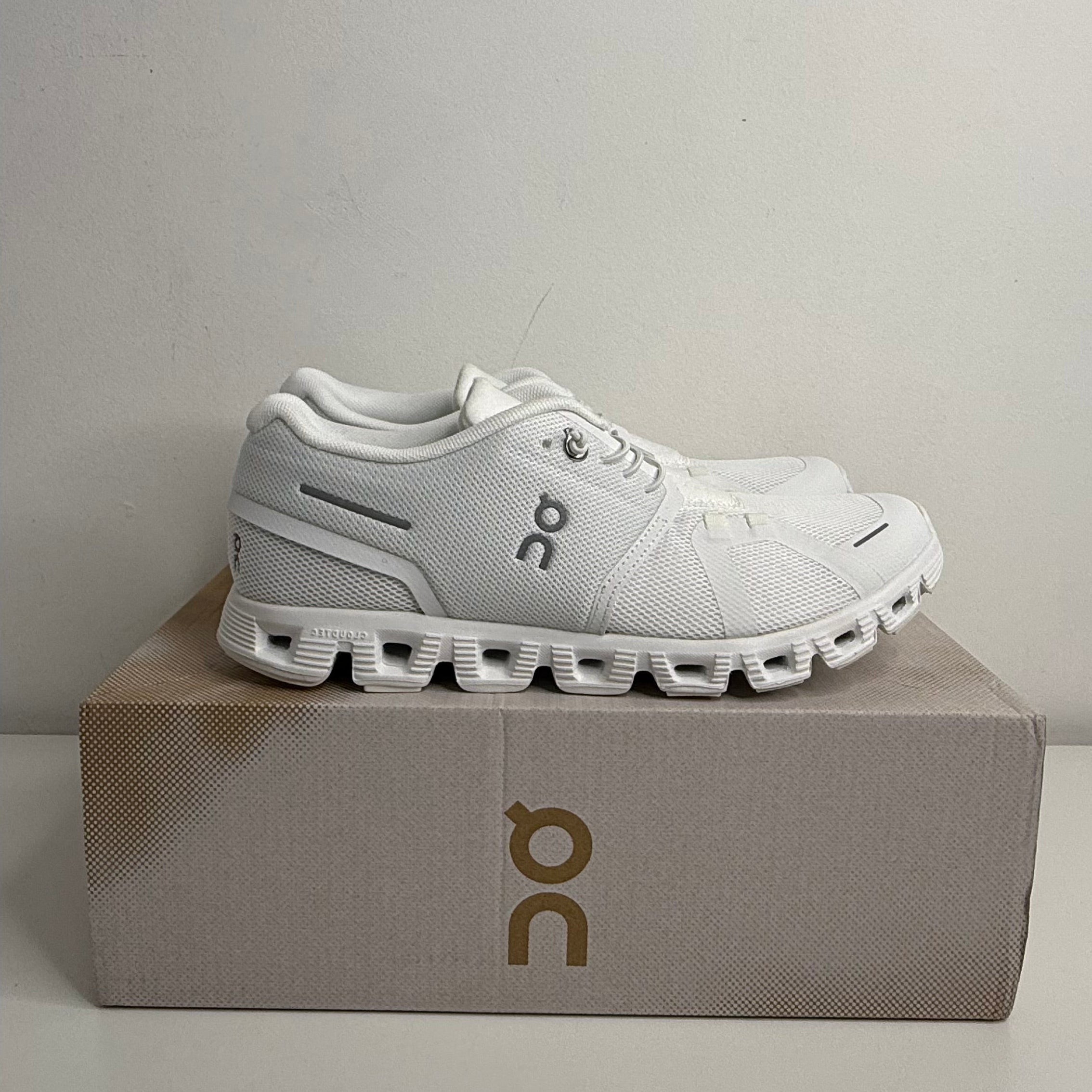 Tênis On Running Cloud 5 - PRONTA ENTREGA