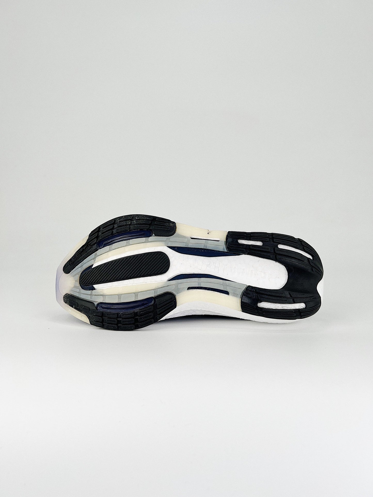 Tênis Adidas UltraBoost Light 23