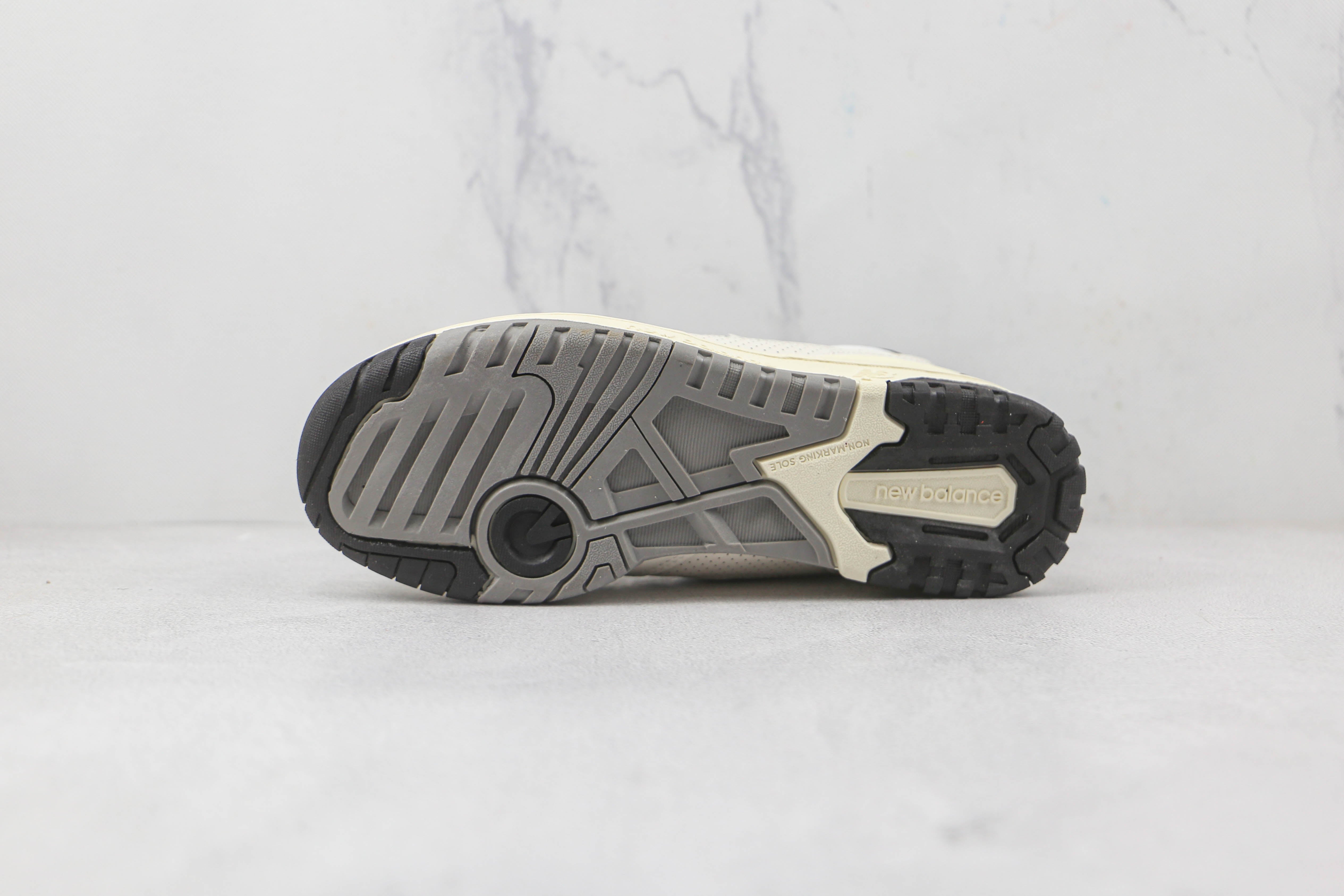 New Balance 550 Sea Salt Black