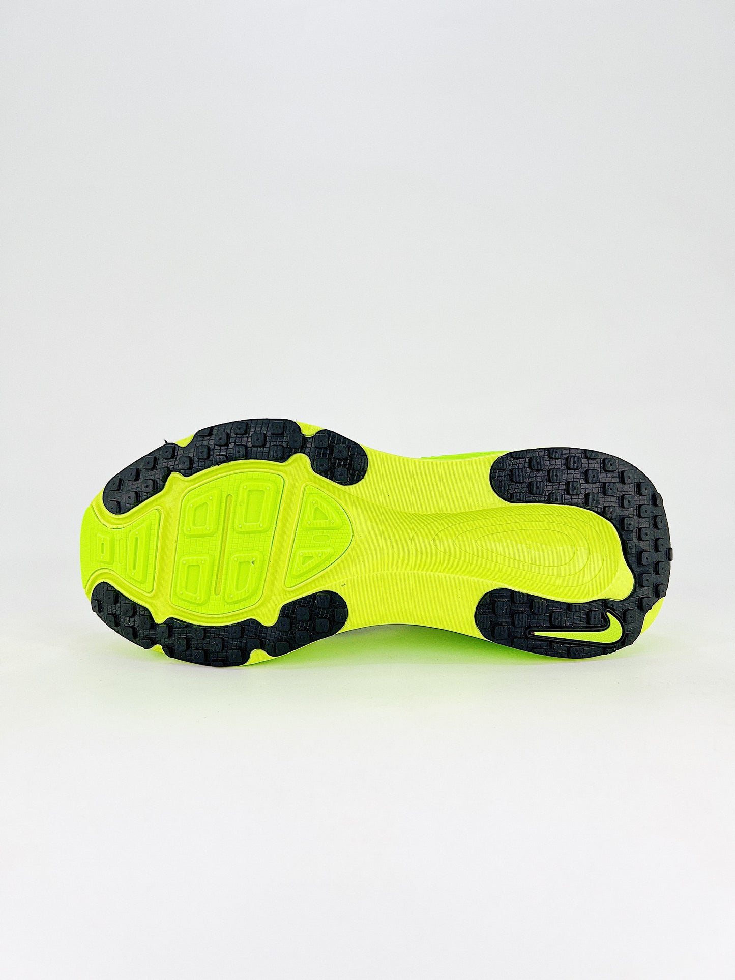 Tênis Nike Vomero 18