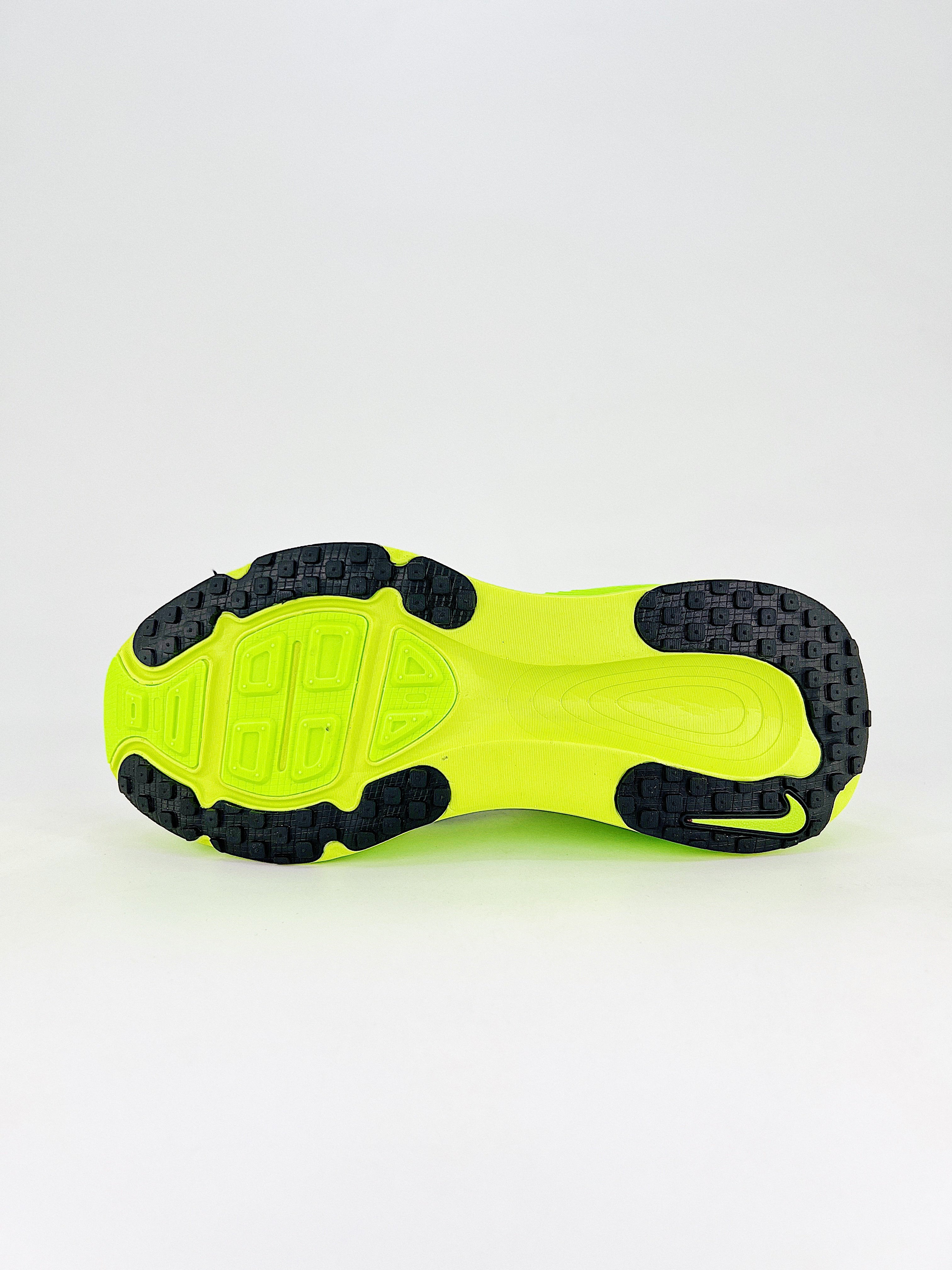 Tênis Nike Vomero 18