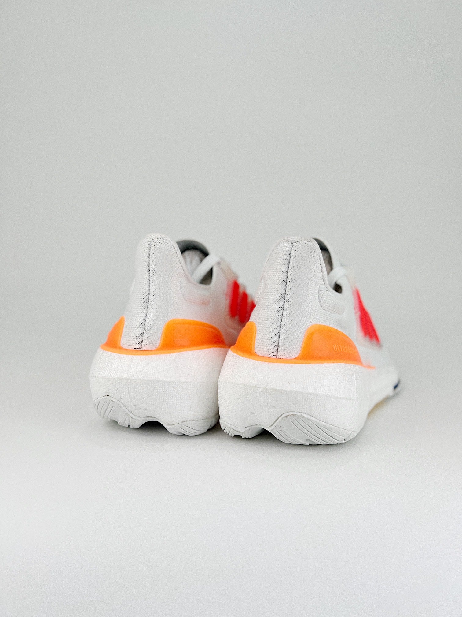 Tênis Adidas UltraBoost Light 23