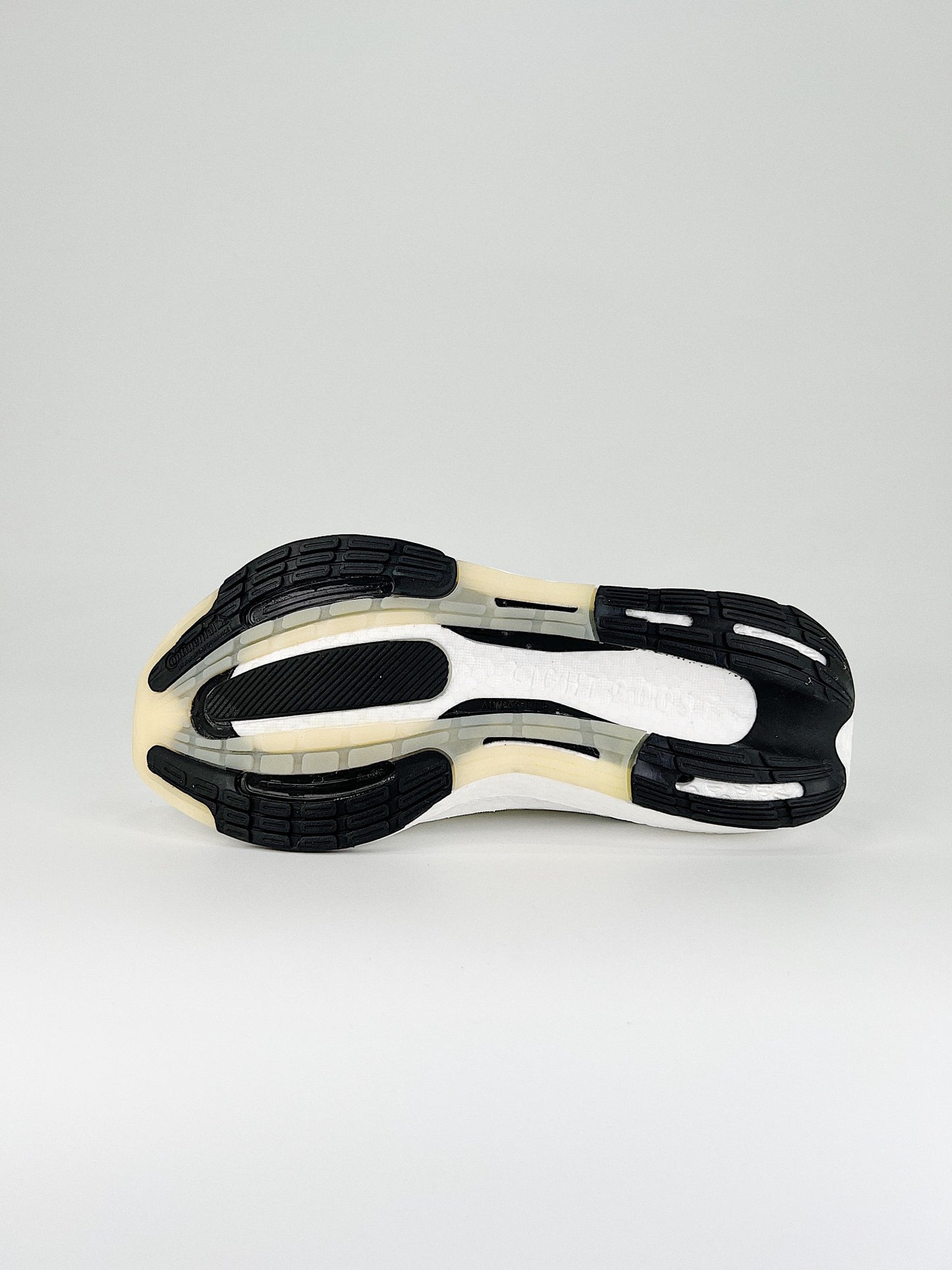 Tênis Adidas UltraBoost Light 23