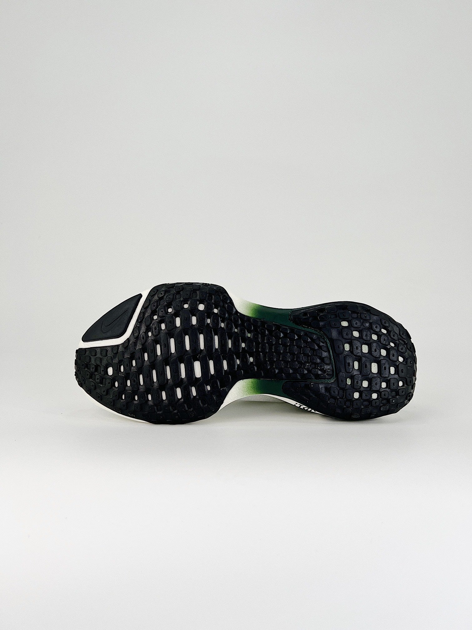 Tênis Nike Invincible 3
