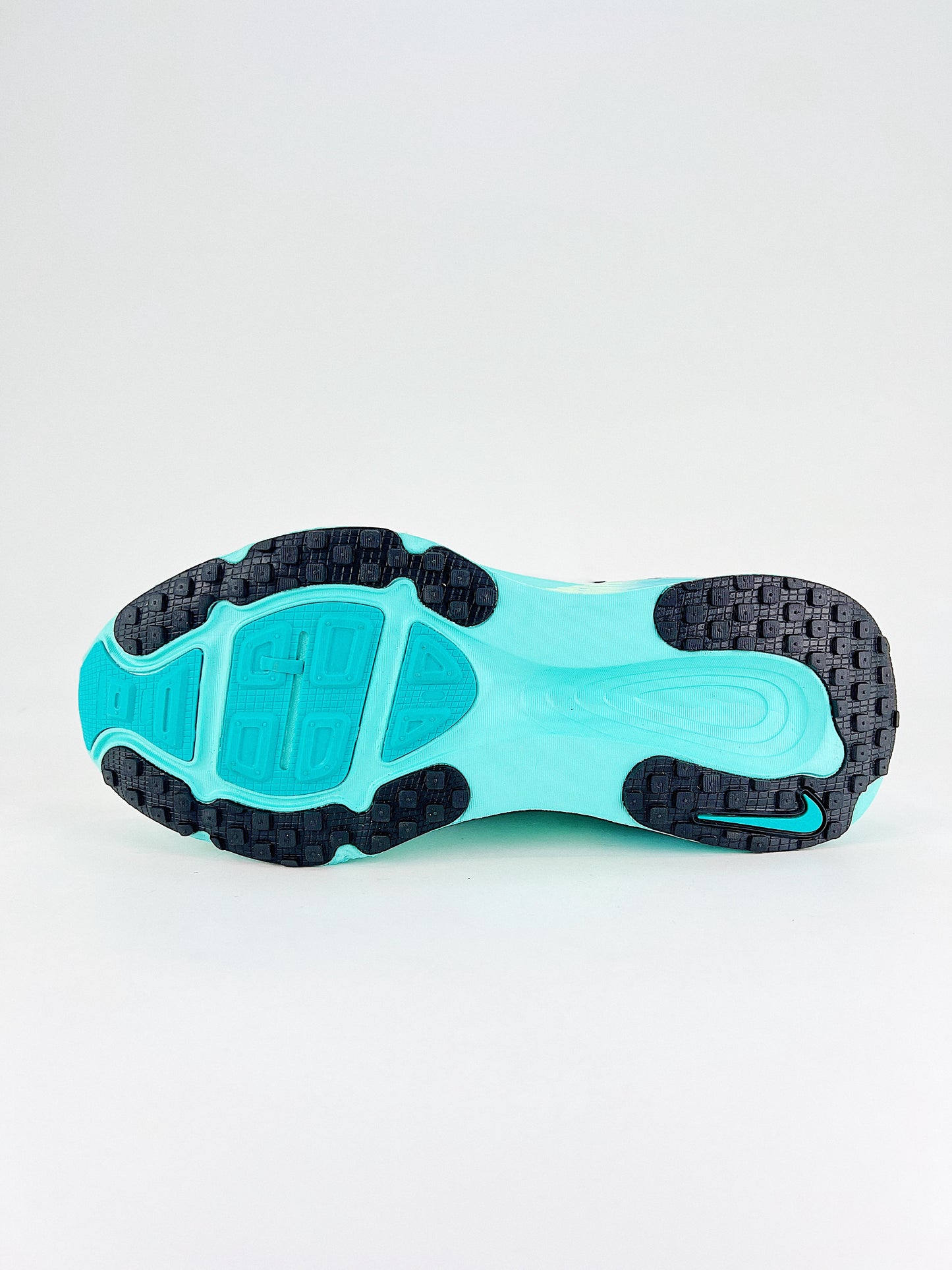 Tênis Nike Vomero 18