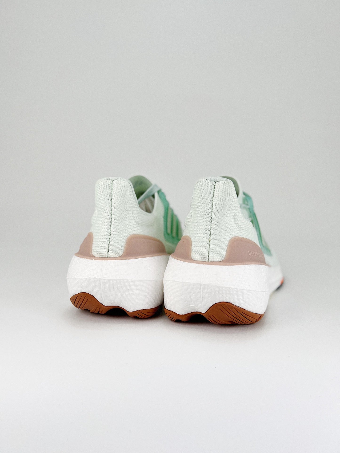 Tênis Adidas UltraBoost Light 23