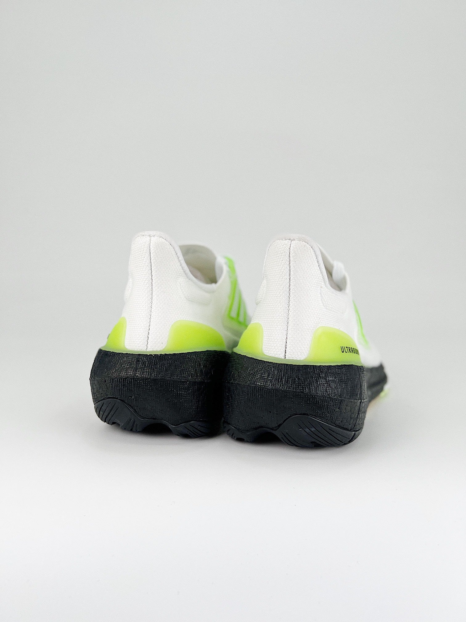 Tênis Adidas UltraBoost Light 23