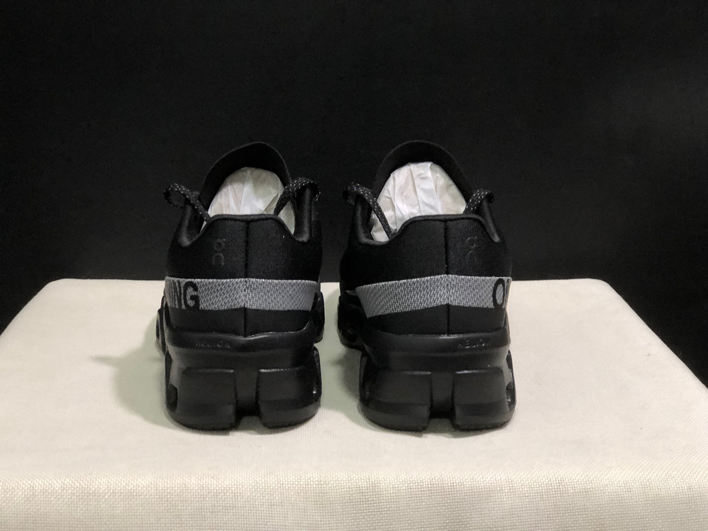 Tênis On Running Cloudmonster 2