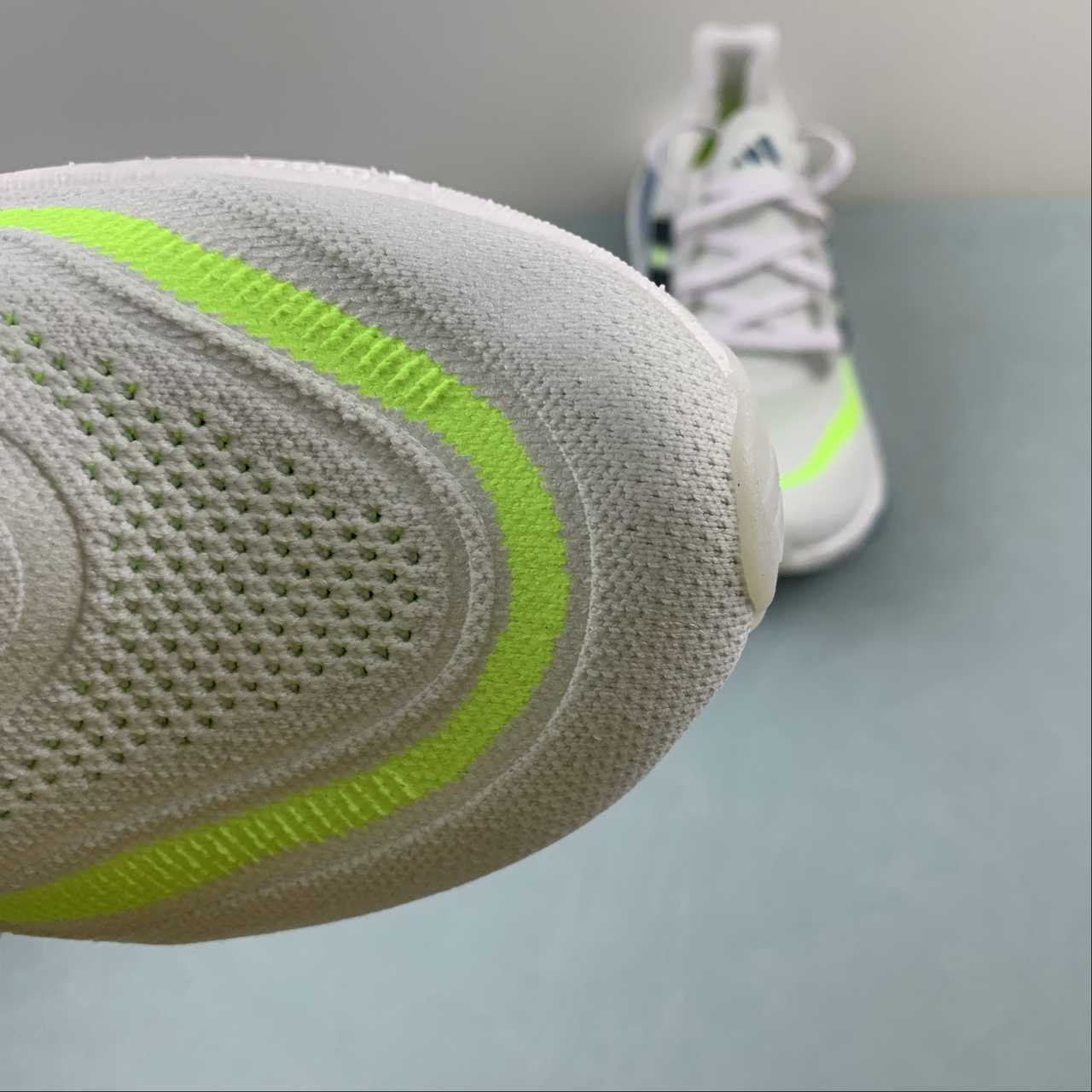 Tênis Adidas UltraBoost Light 23