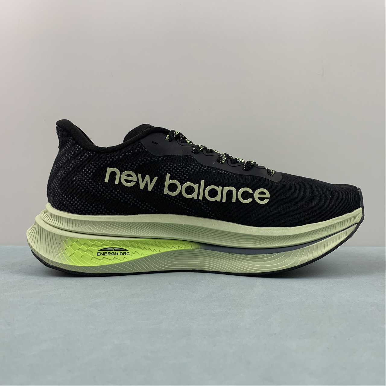 Tênis New Balance Fuelcell Supercomp Trainer V2