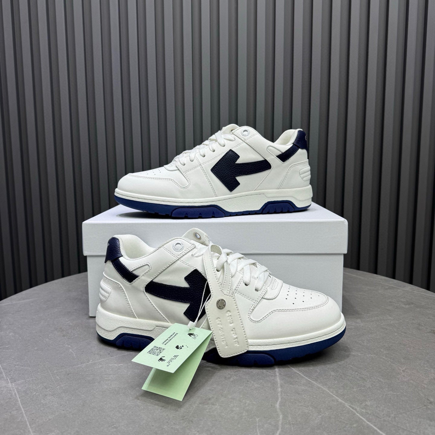 Tênis Off-White Out of Office de Couro