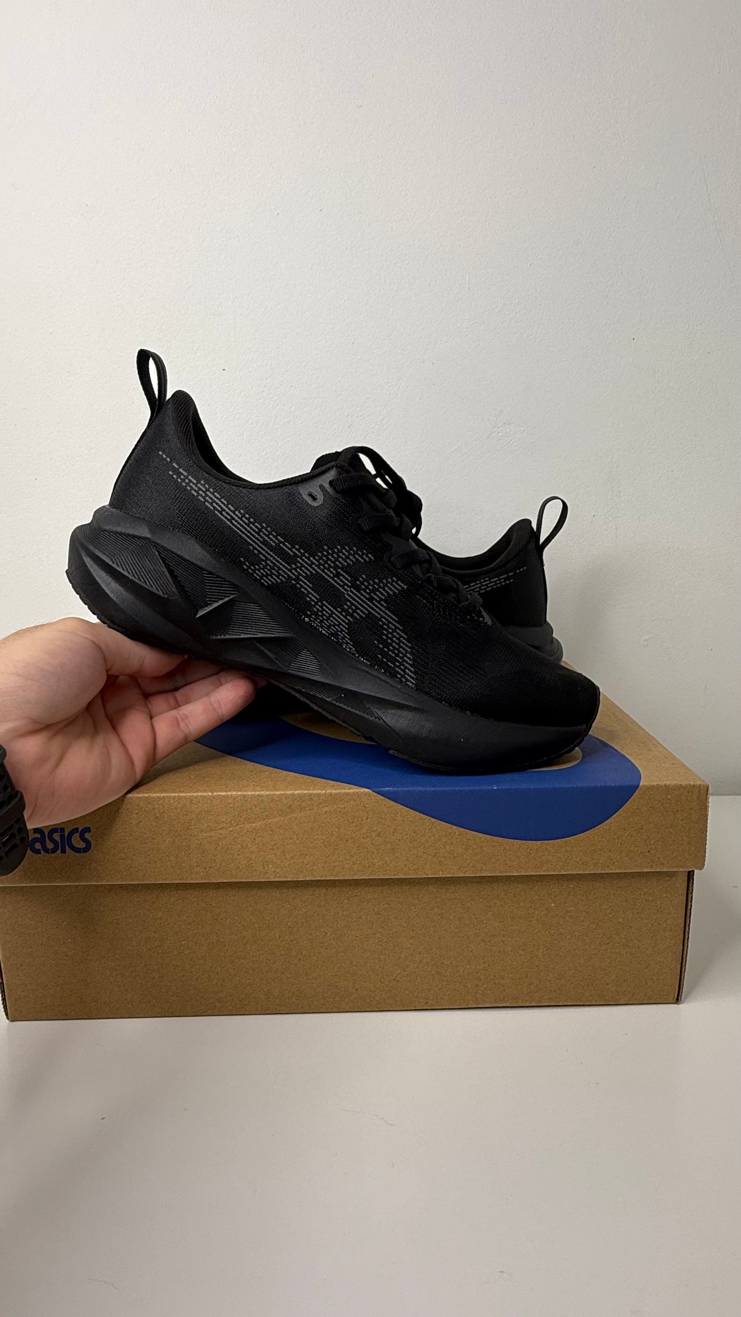 Tênis Asics Novablast 5 - PRONTA ENTREGA