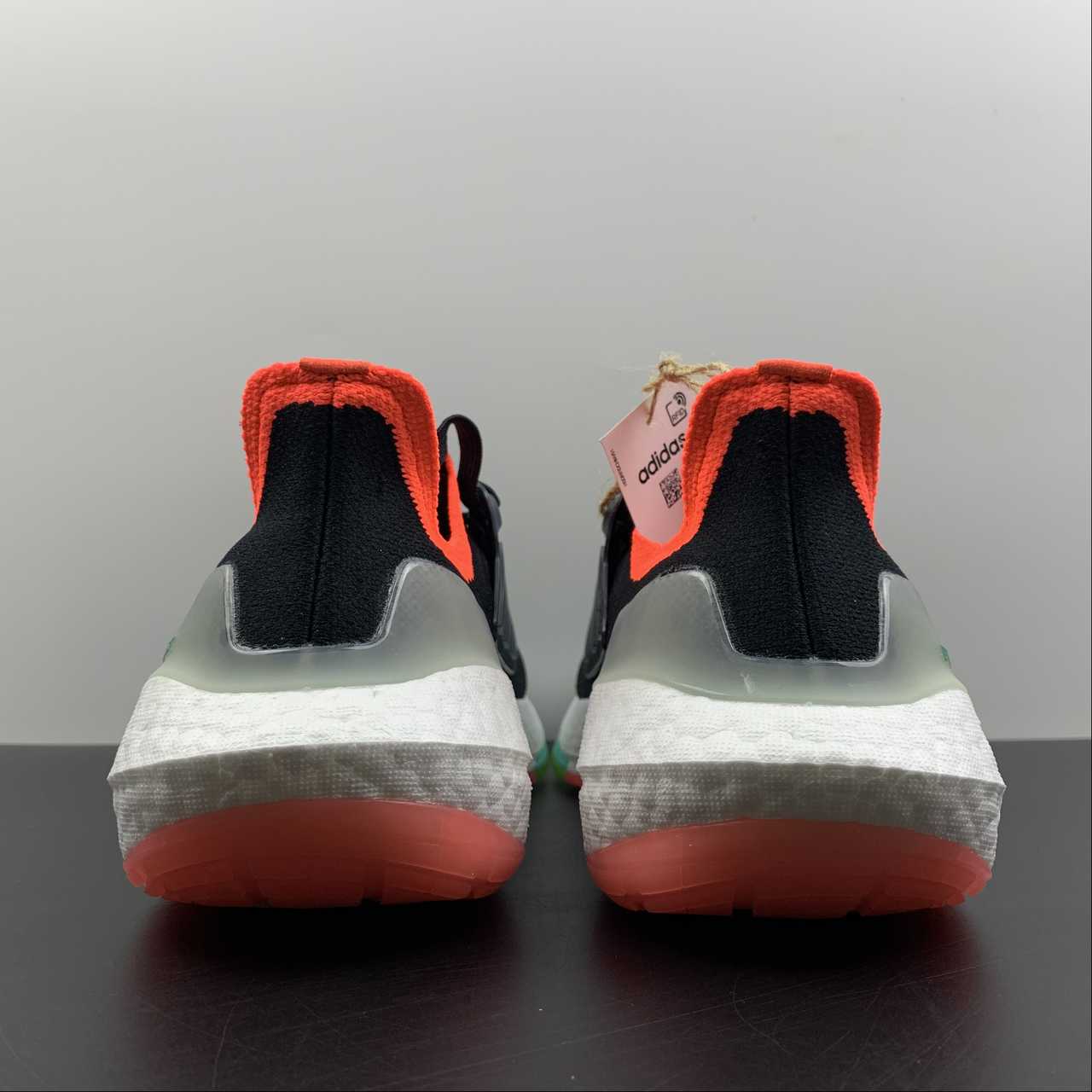 Tênis Adidas UltraBoost 22