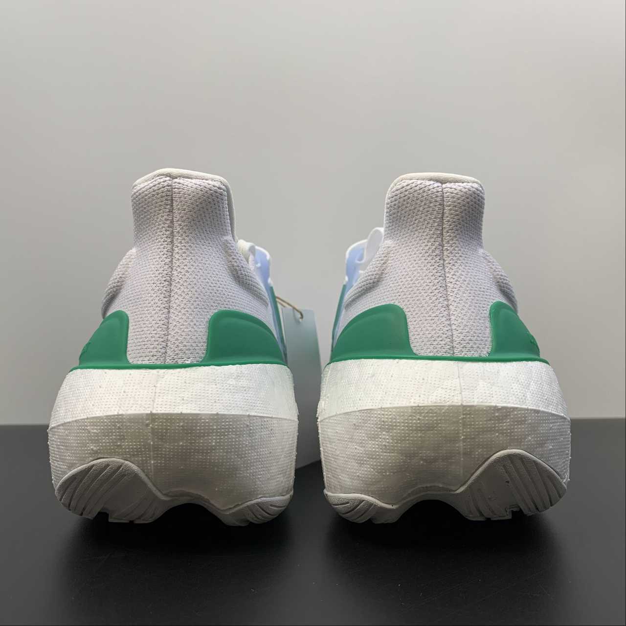 Tênis Adidas UltraBoost Light 23