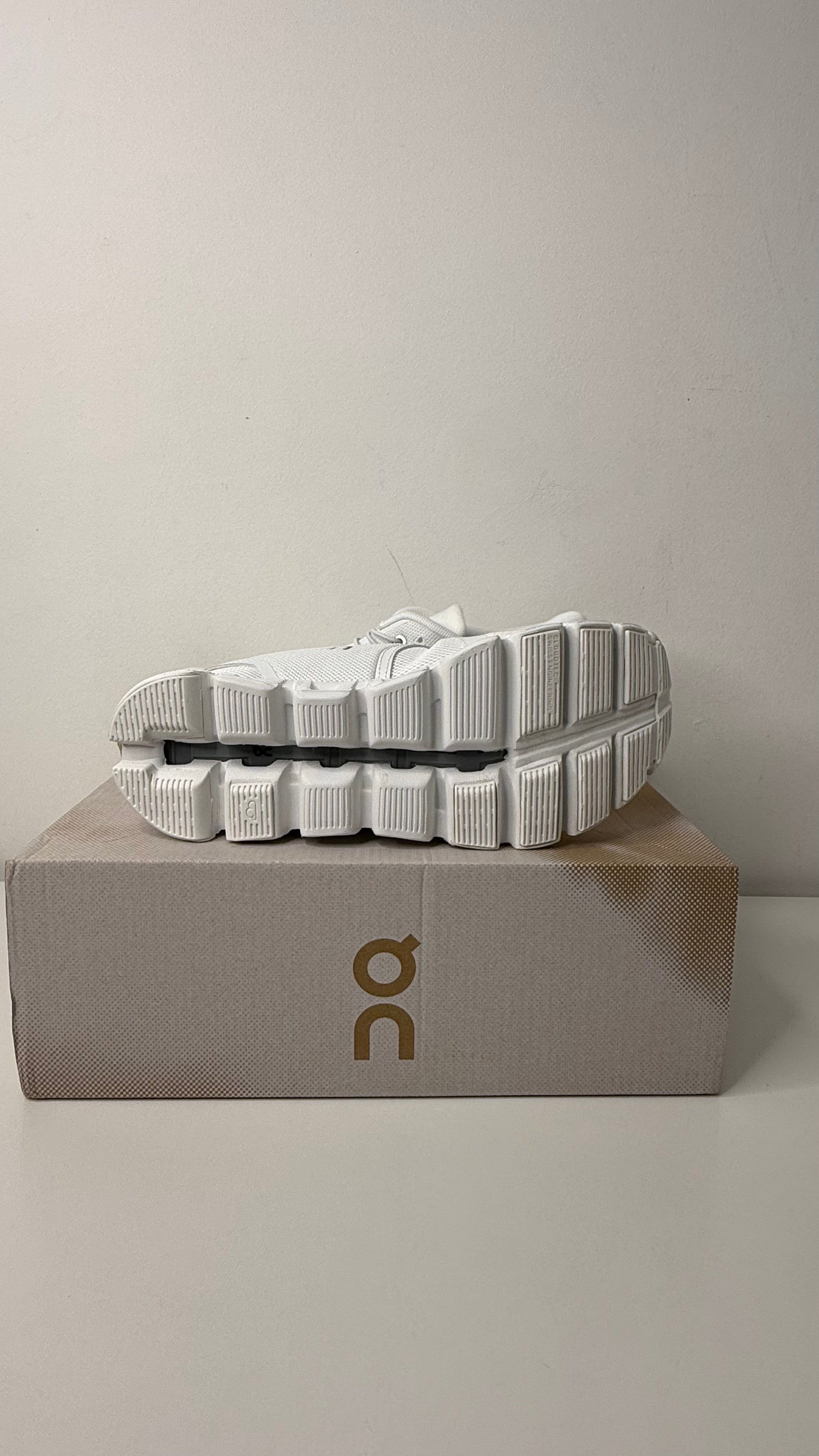 Tênis On Running Cloud 5 - PRONTA ENTREGA