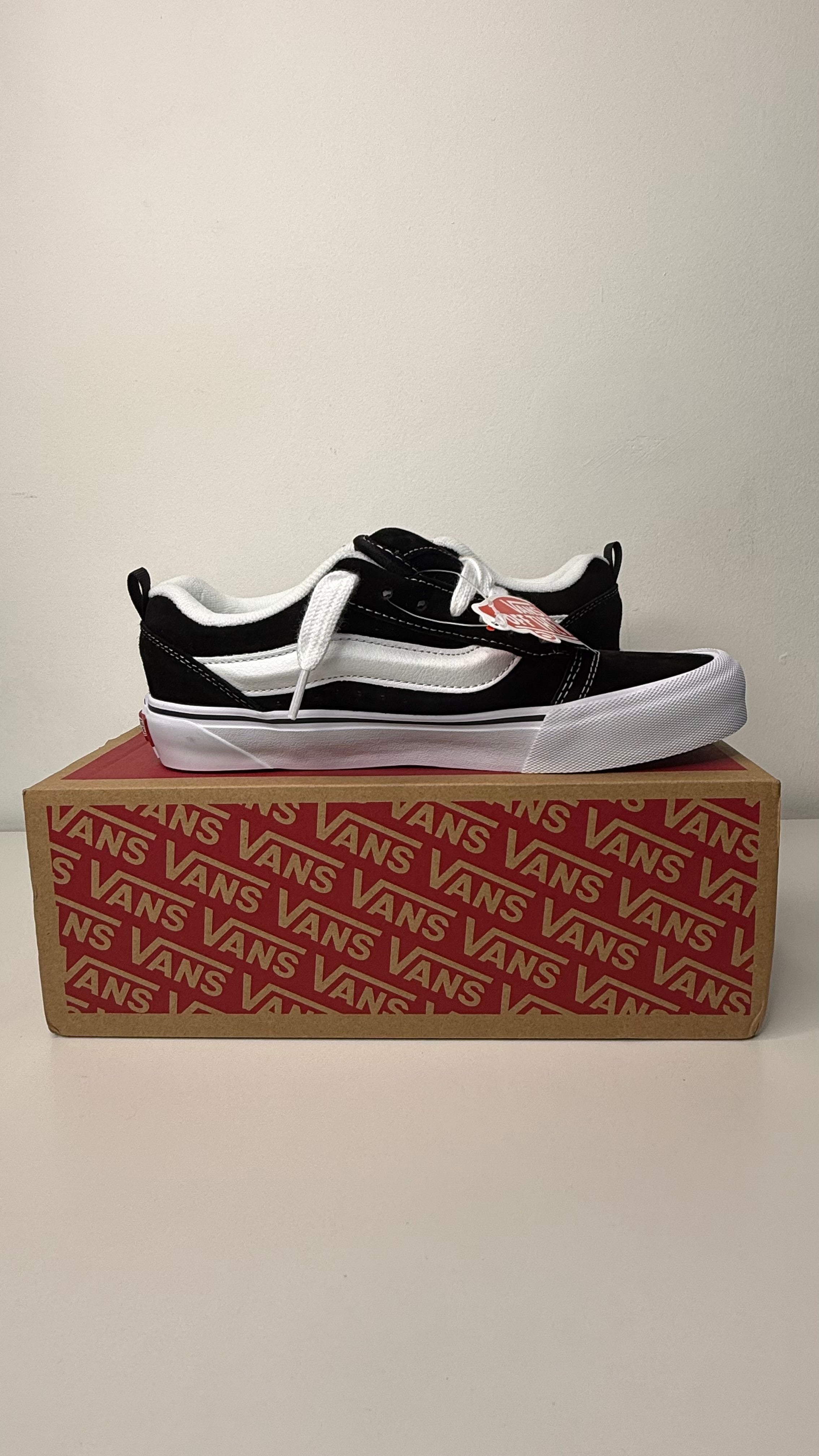 Vans Knu Skool Black White - PRONTA ENTREGA