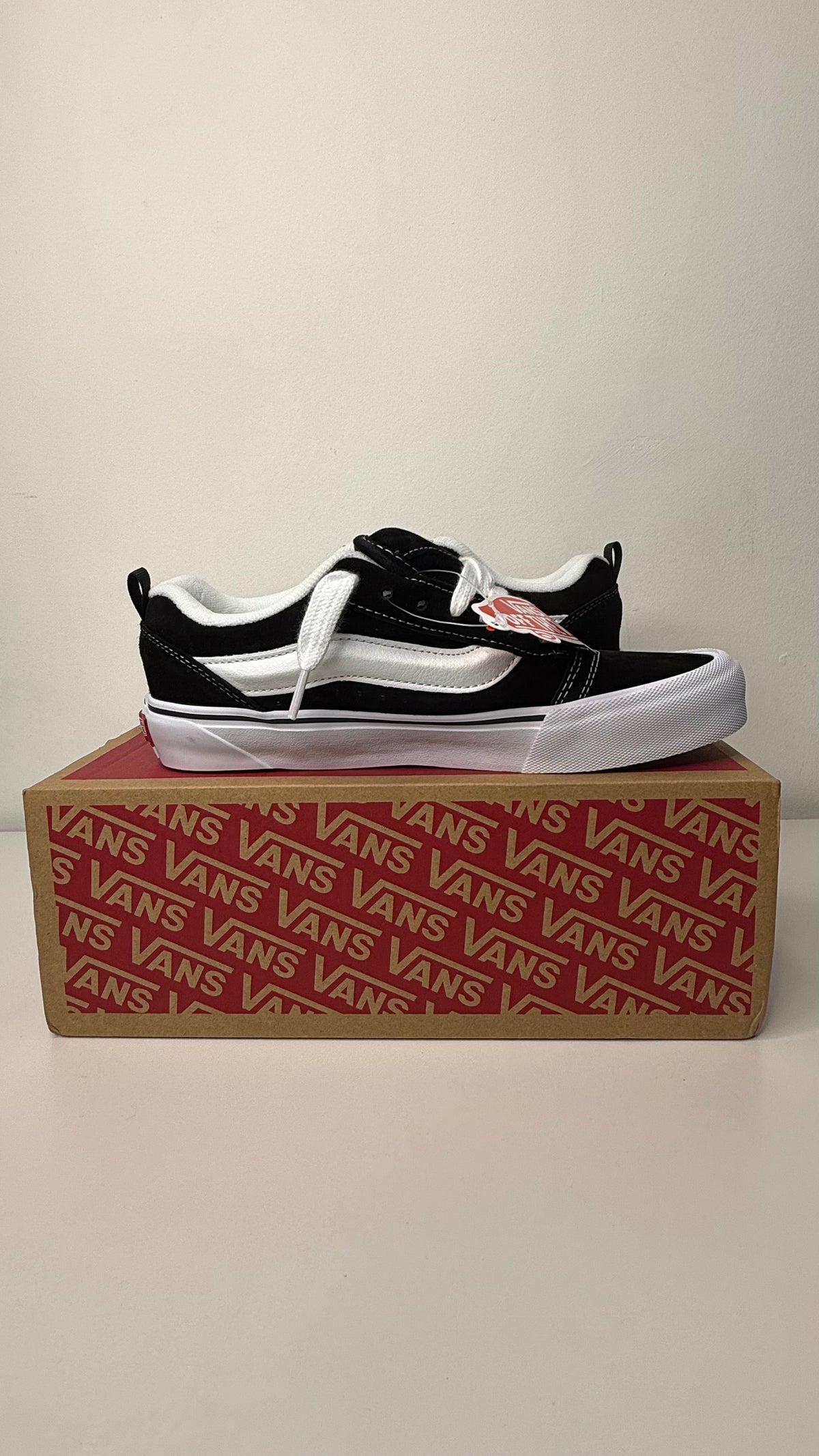 Vans Knu Skool Black White - PRONTA ENTREGA