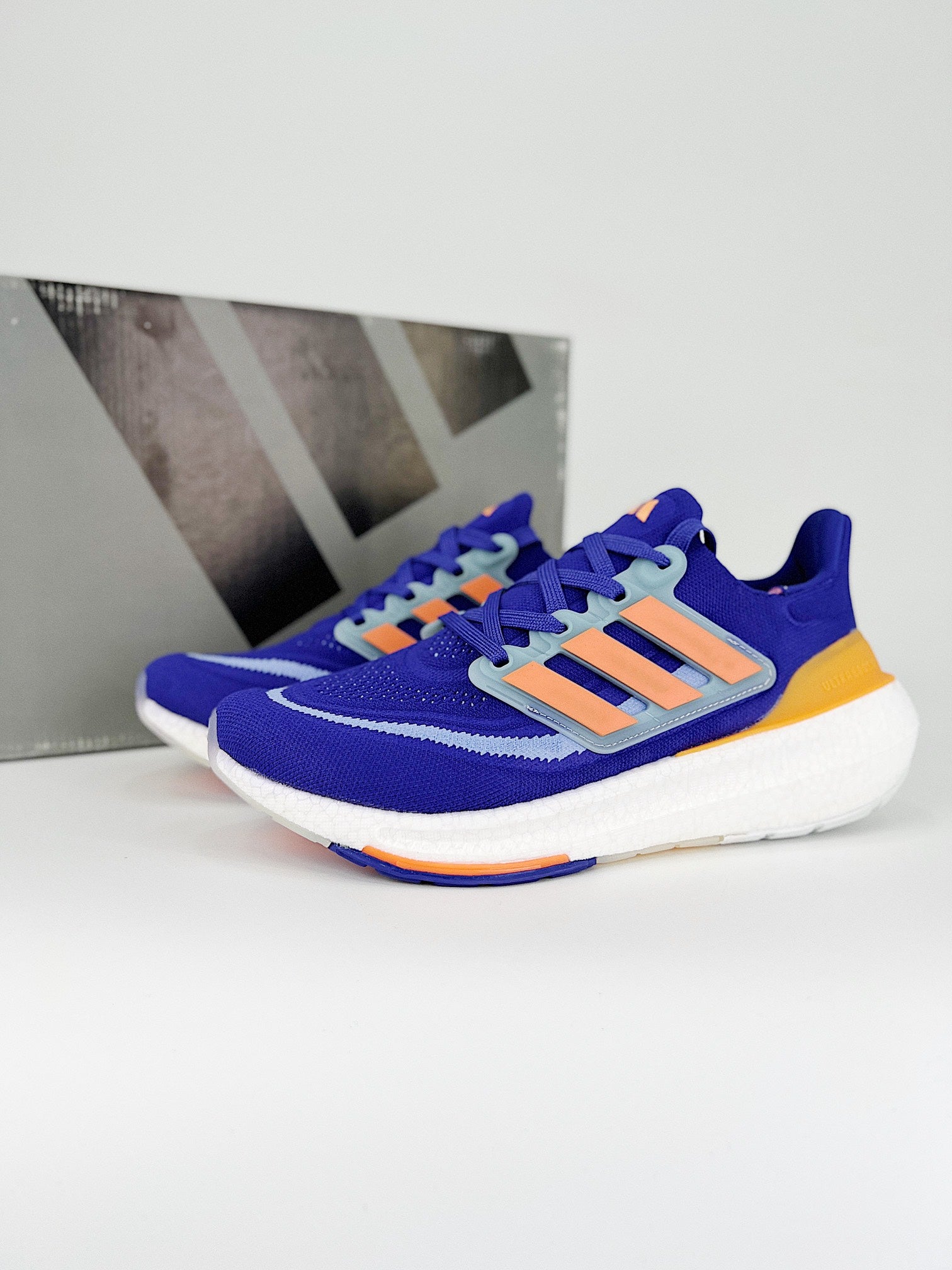 Tênis Adidas UltraBoost Light 23