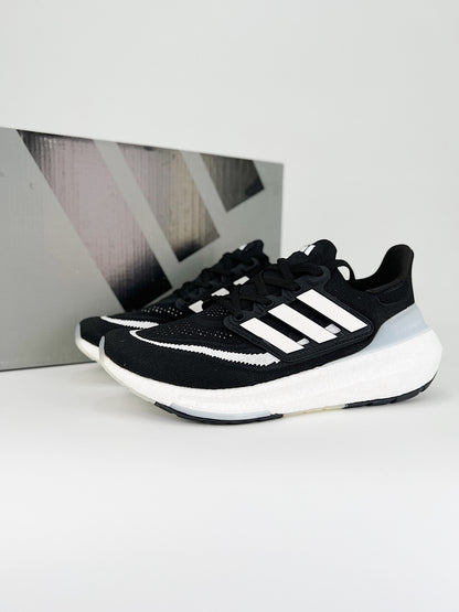 Tênis Adidas UltraBoost Light 23