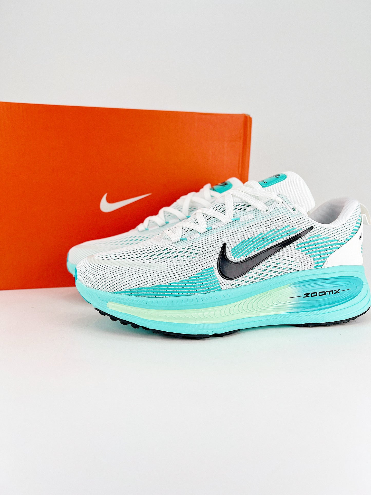 Tênis Nike Vomero 18