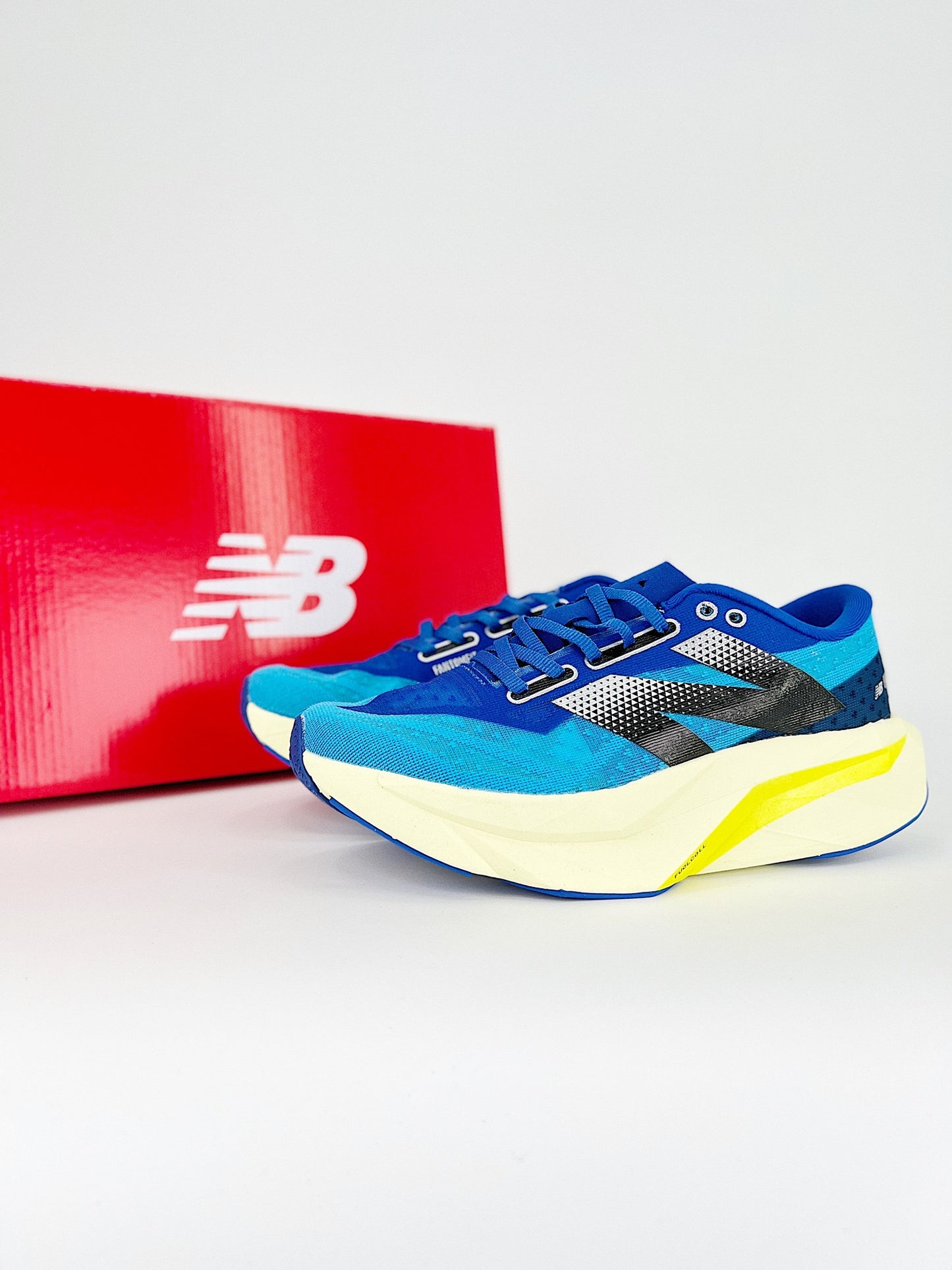 Tênis New Balance Fuelcell Supercomp Elite V4