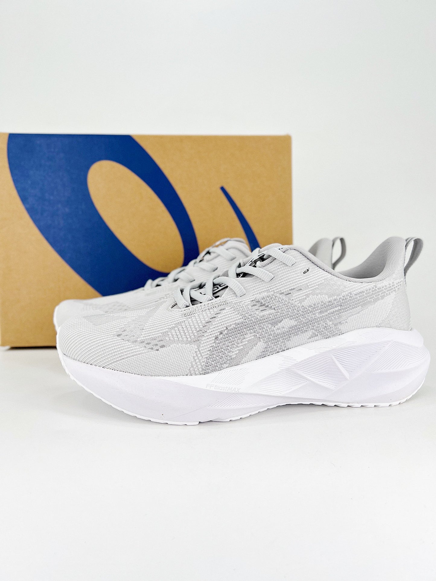 Tênis Asics Novablast 5